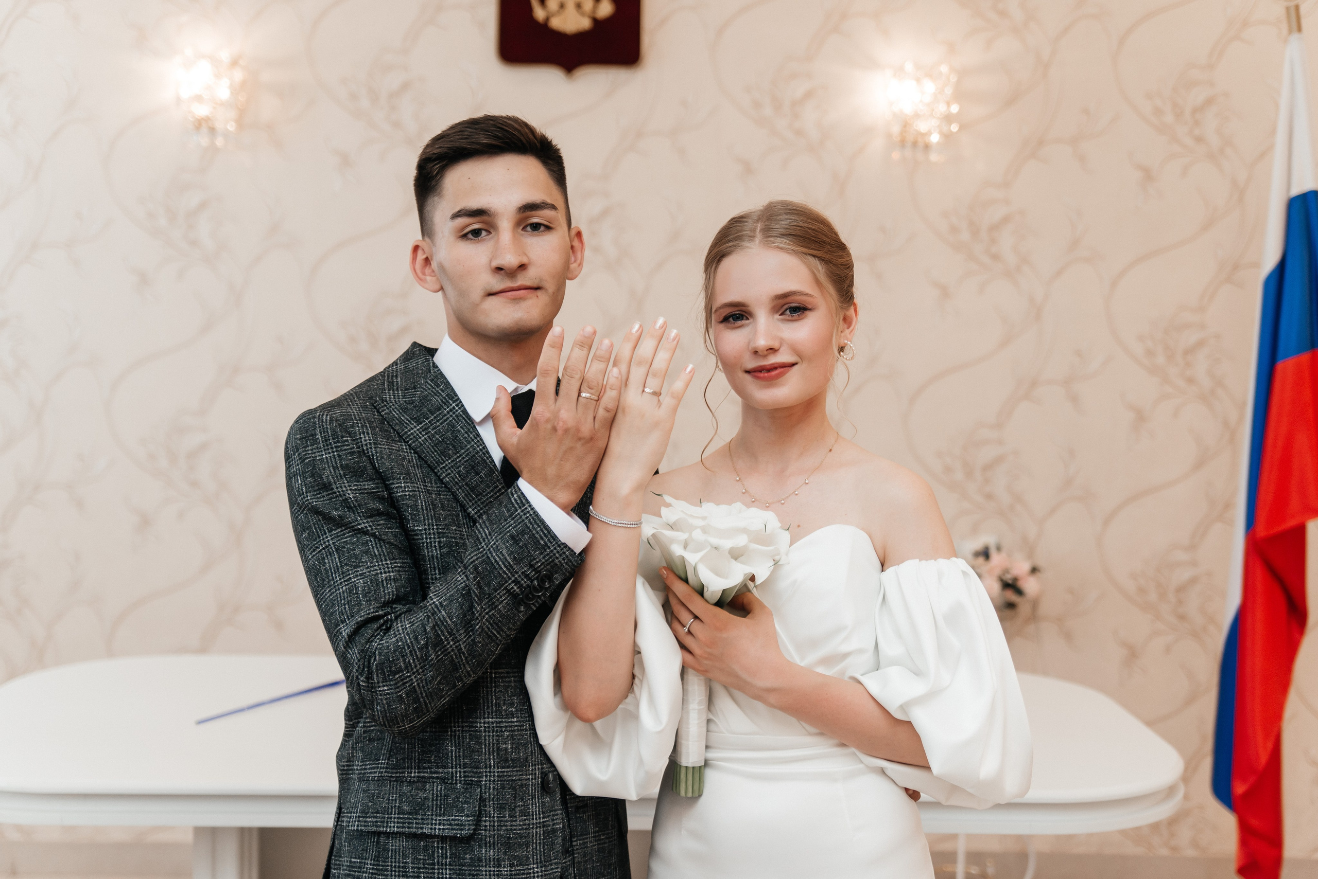 Ангелина и Евгений Загс и прогулка. Меня зовут Александр Литвинчук и я свадебный фотограф в Саратове