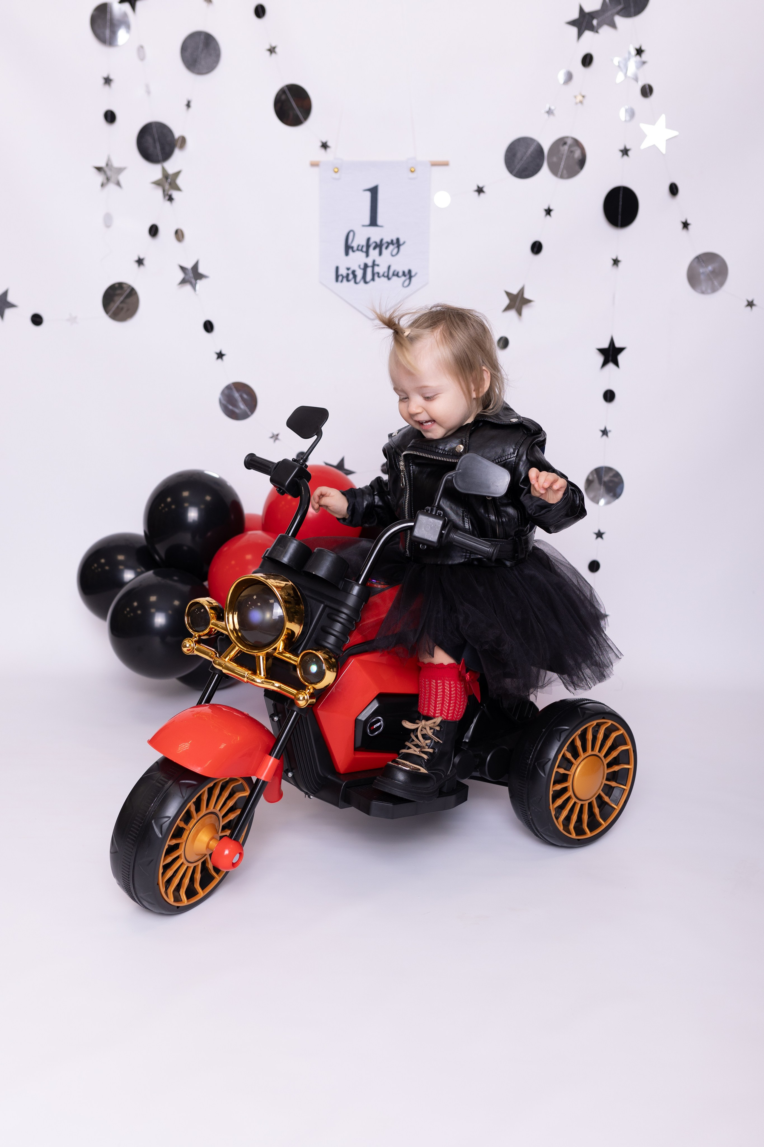 Фотозона с мотоциклом. Фотограф новорожденных. Детский и семейный фотограф Марьяна Юдина