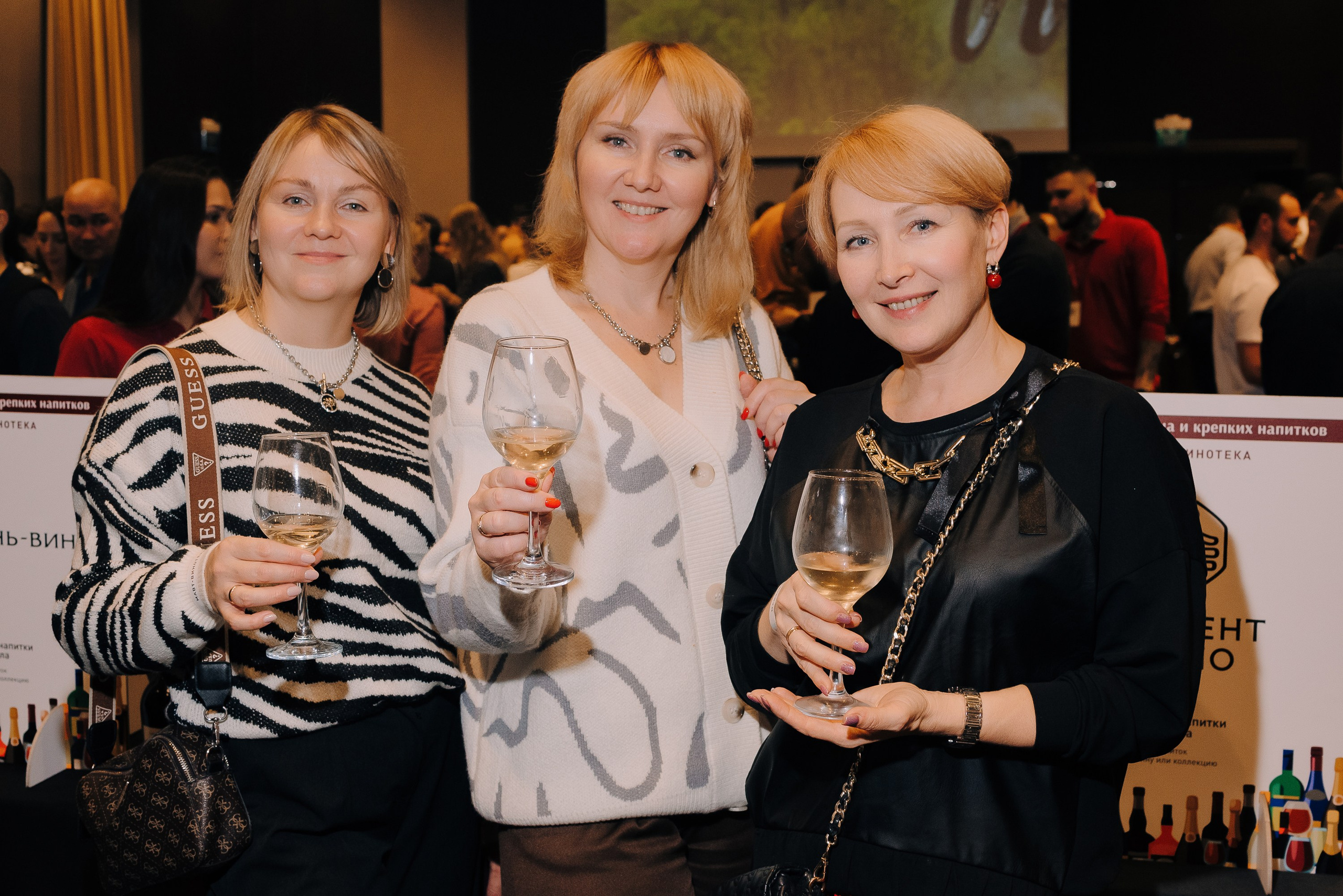 ФЕСТИВАЛЬ ВИНА И КРЕПКИХ НАПИТКОВ МАВТ-ВИНОТЕКА. Репортажный фотограф Зуев Роман г. Челябинск