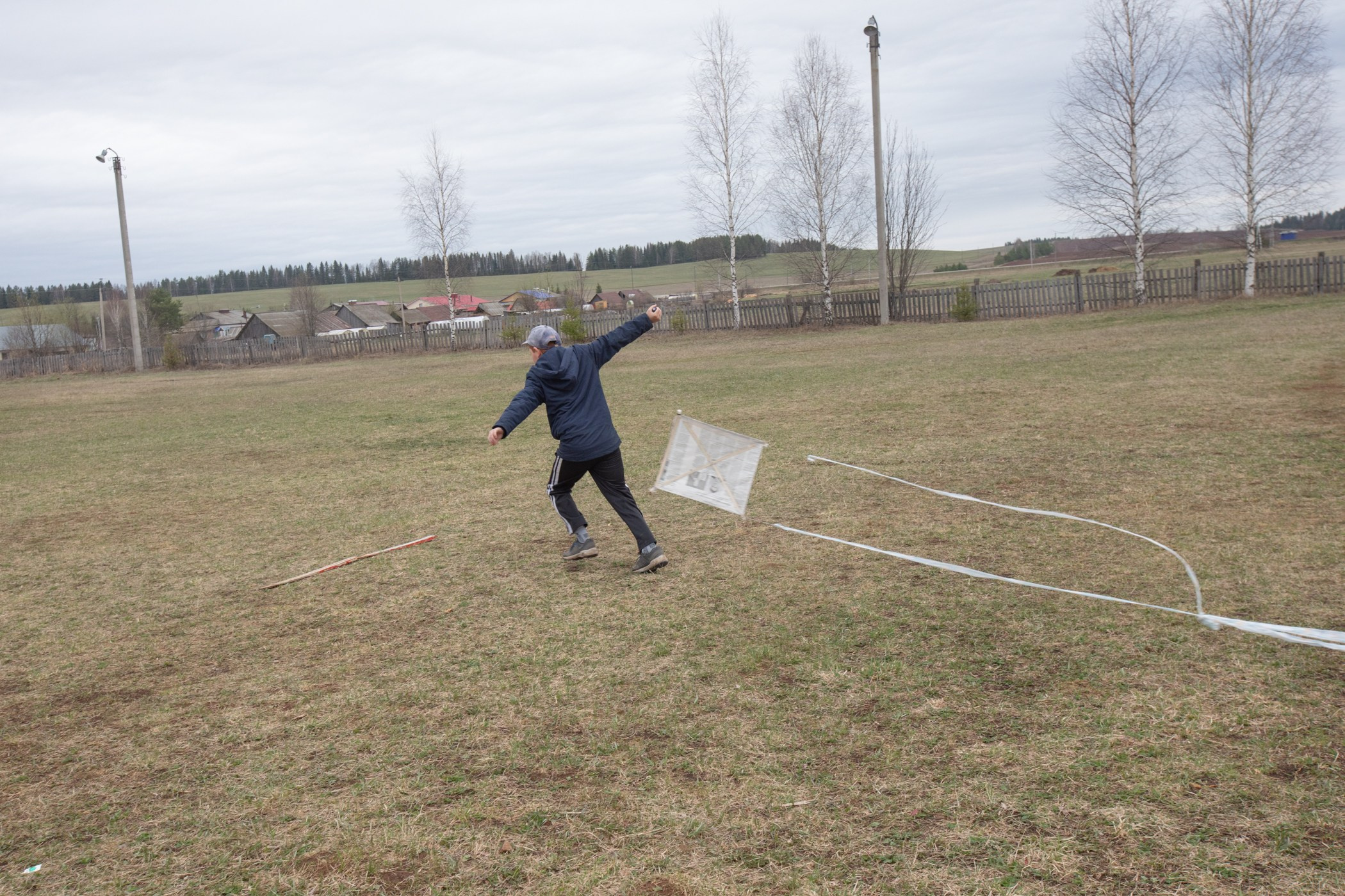 Запуск воздушных змеев, кружок ракетостроения, деревня Нижняя Пыхта