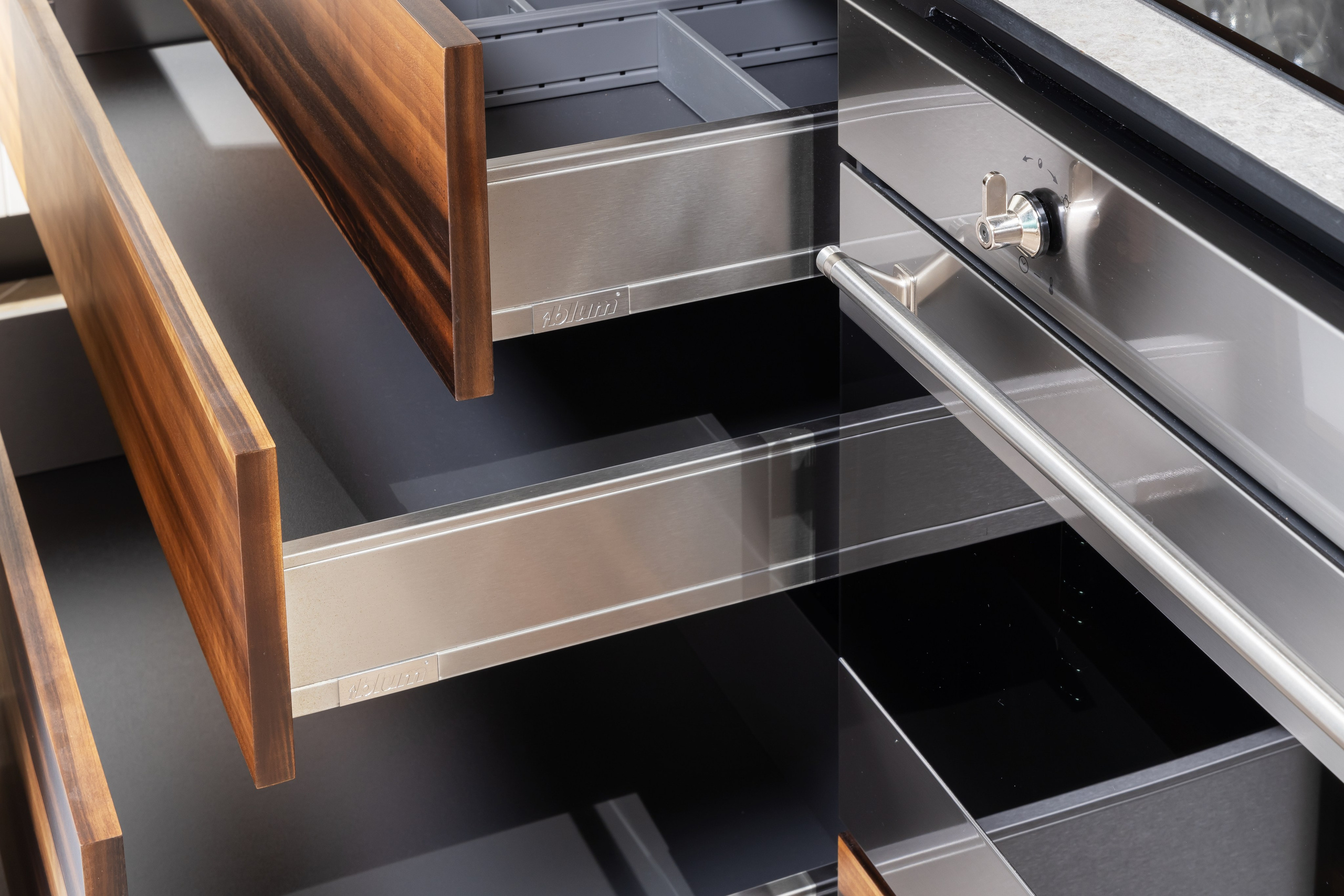 Кухня из натурального шпона. Мебель на заказ