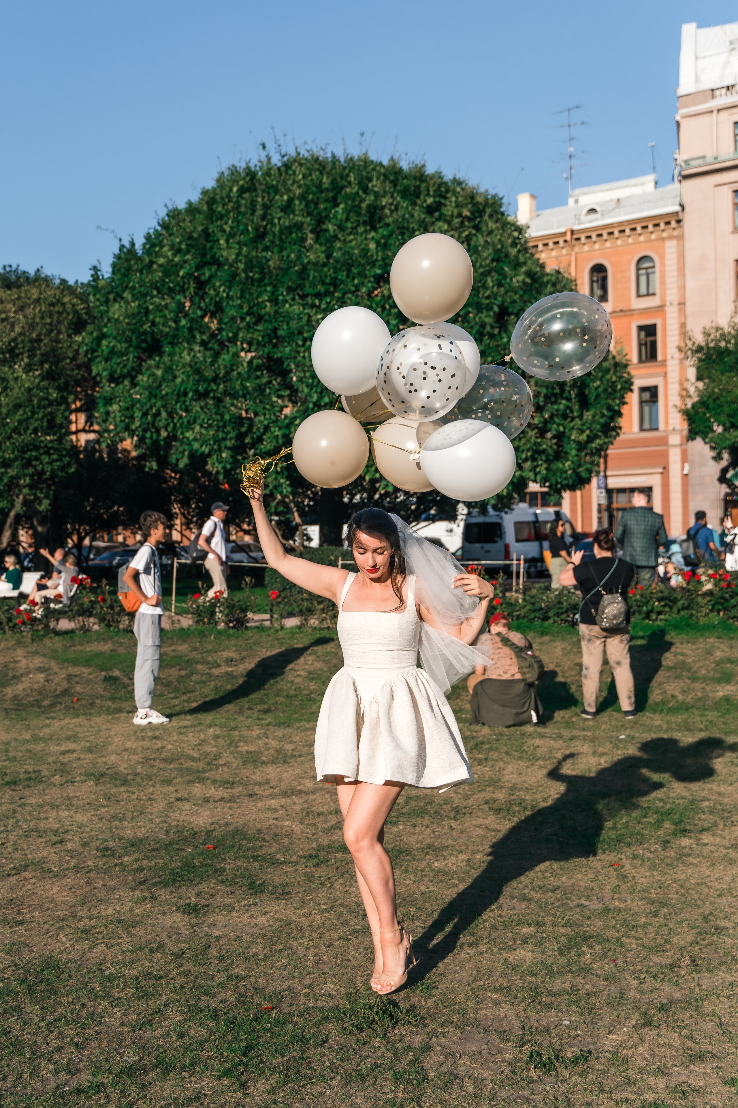 Фотосъемка девичника, встреча девушек, веселые женские портреты
