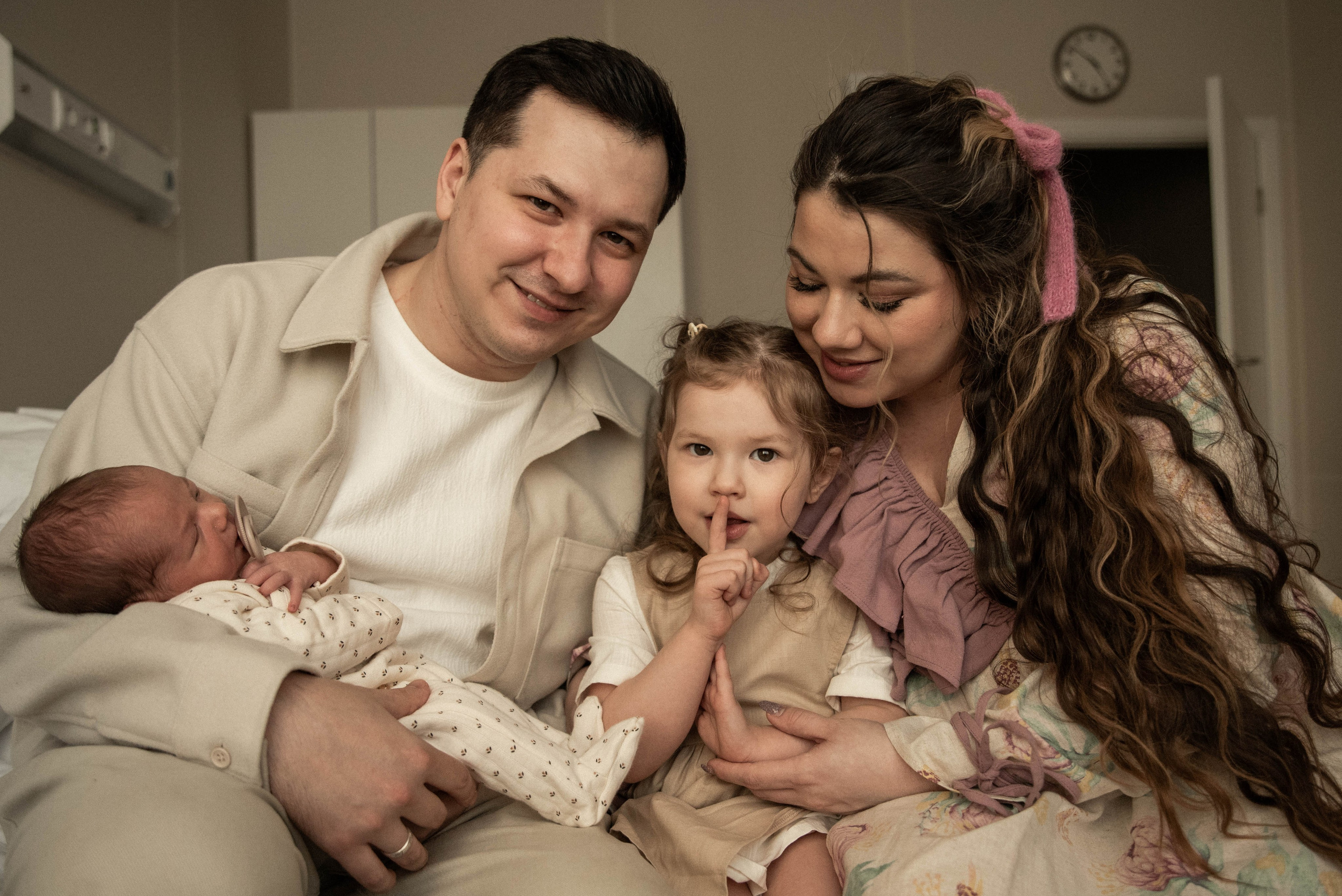 Выписка Маэля. Роддом Лахта Мать и Дитя. Фотограф на роды и семейные истории в Санкт-Петербурге Татьяна Дмитренко