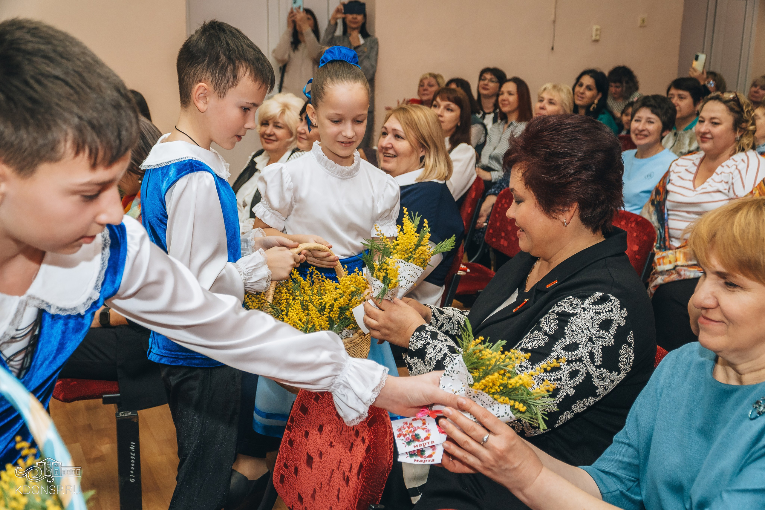В преддверии праздника весны. Новотитаровский Дом культуры