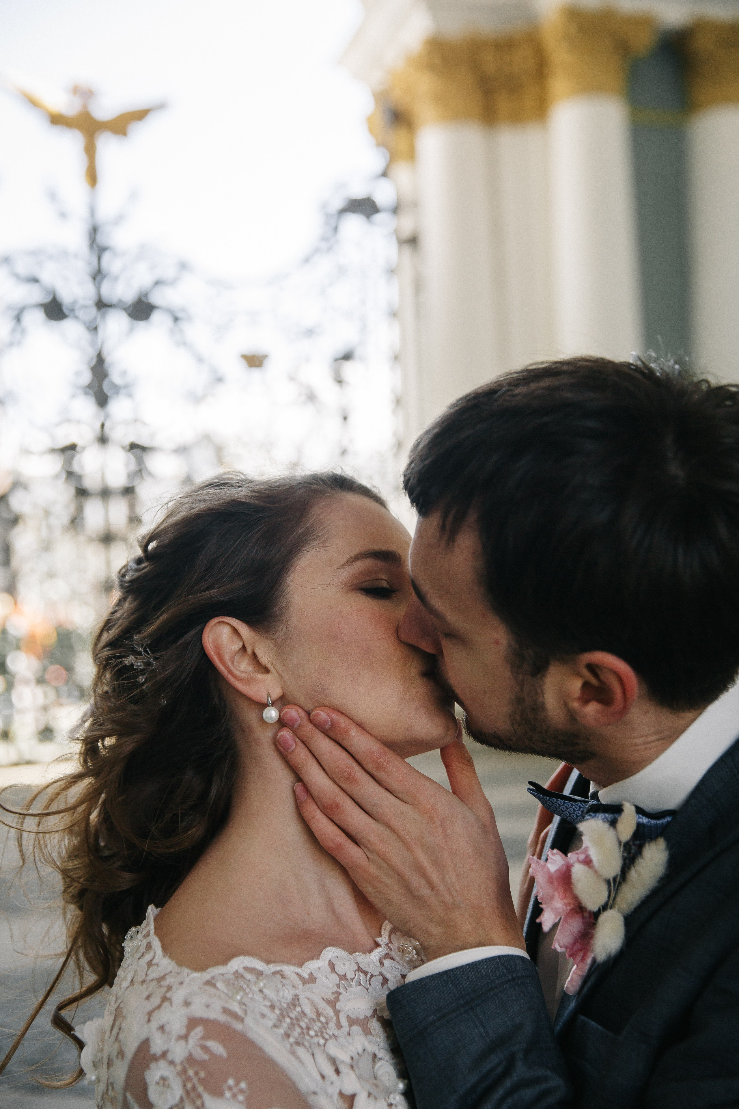 МАЙ | Дворец № 1, Атланты, Эрмитажный дворик. Свадебный фотограф в Санкт-Петербурге Полина Корзухина