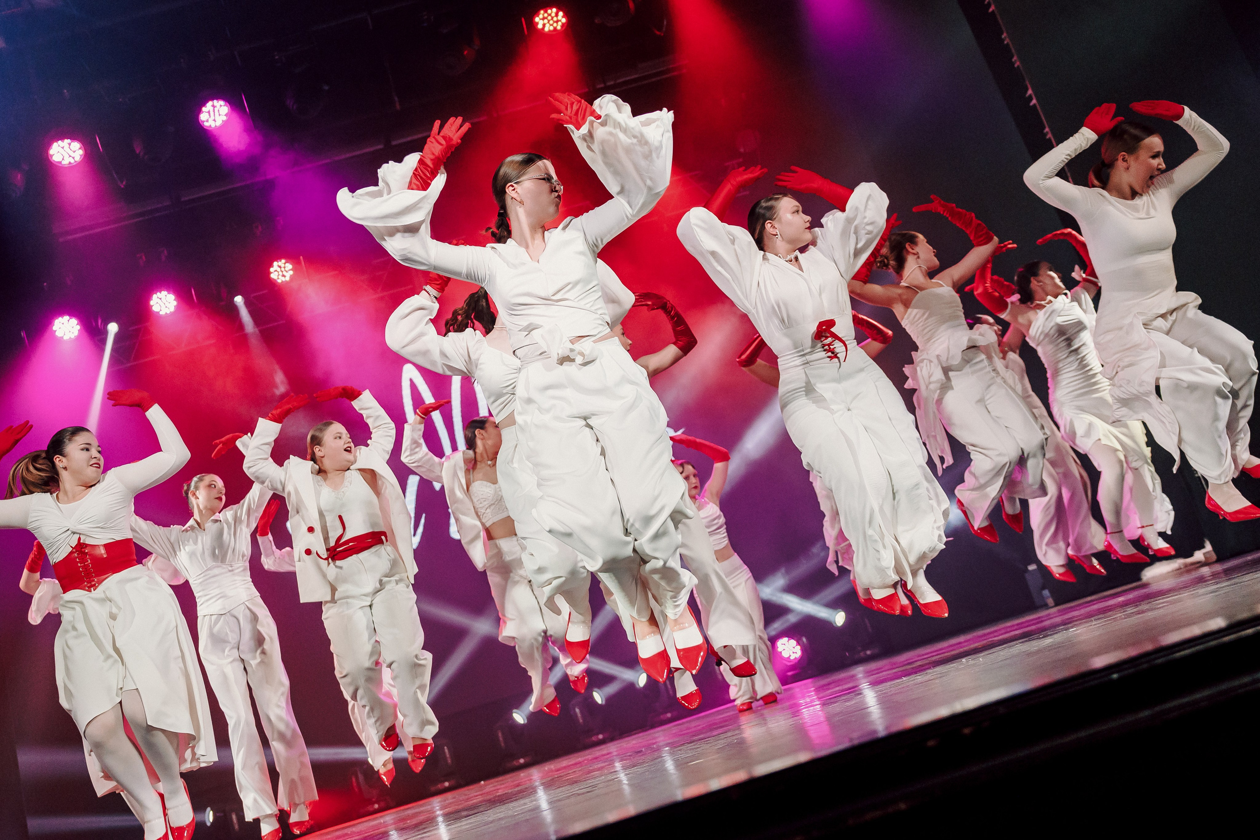 Отчётный концерт танцевальной школы «Red Rabbits» 2025. Лёшка Варзегов — фотограф