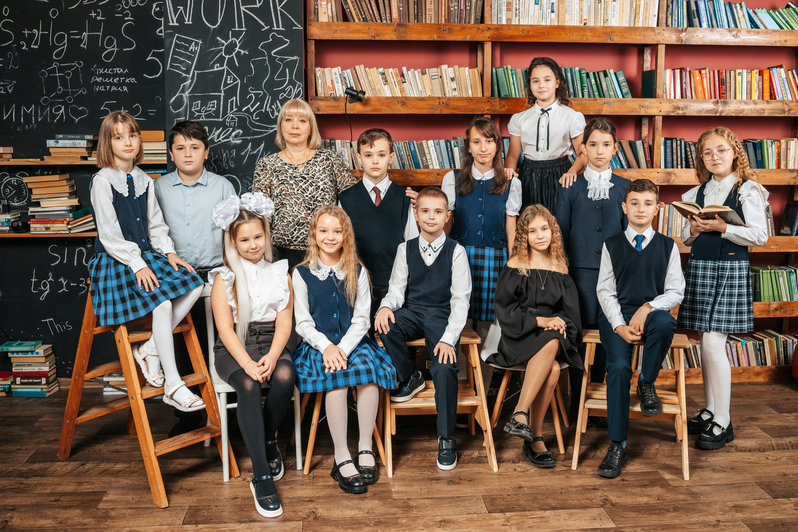 Студия школьной фотографии. Фотостудия выпускных альбомов в Твери. Студия школьной фотографии в Твери. Выпускные альбомы в Твери