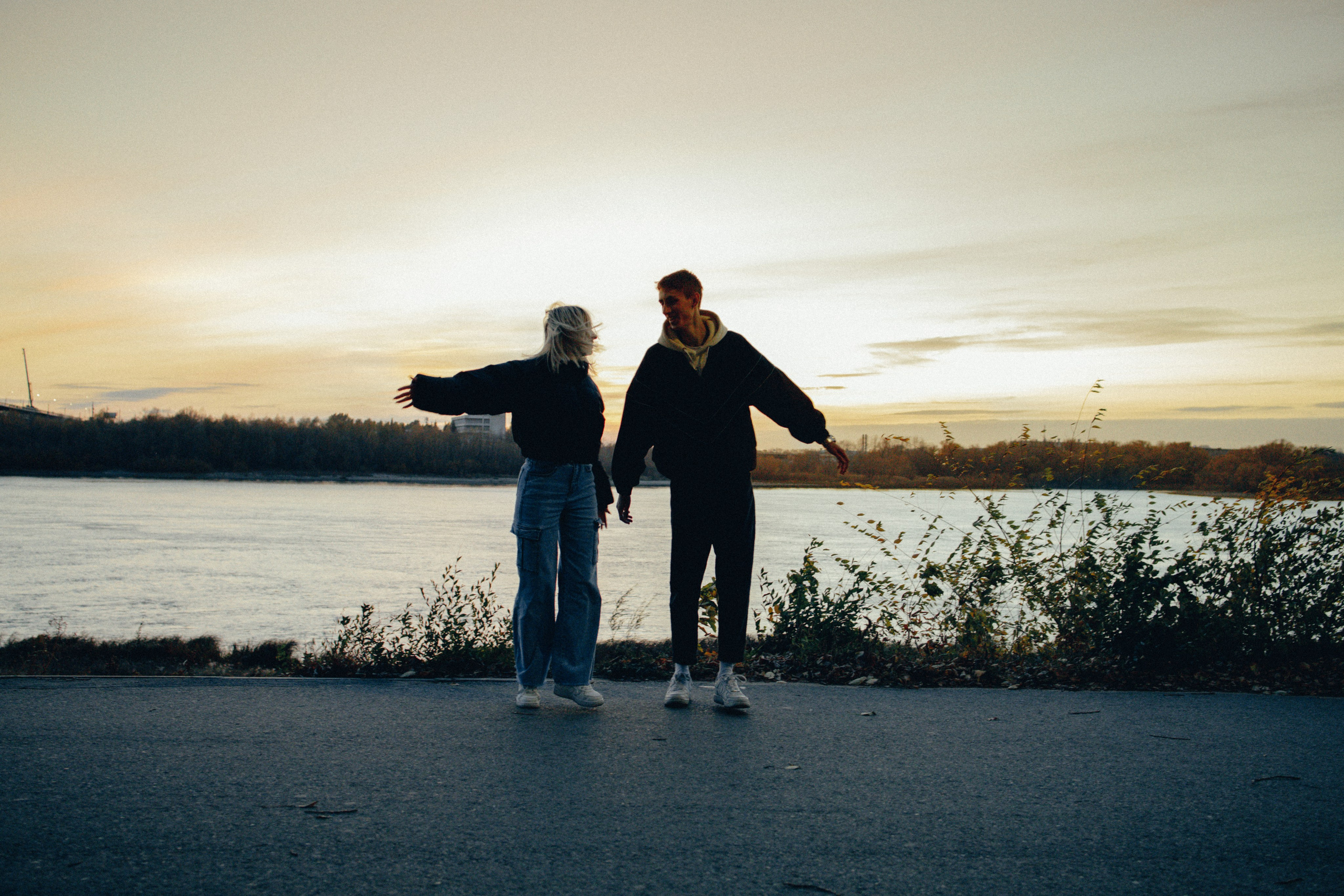 Прогулки по ночному городу. Lifestyle семейный и детский фотограф в Омске Иванова Екатерина