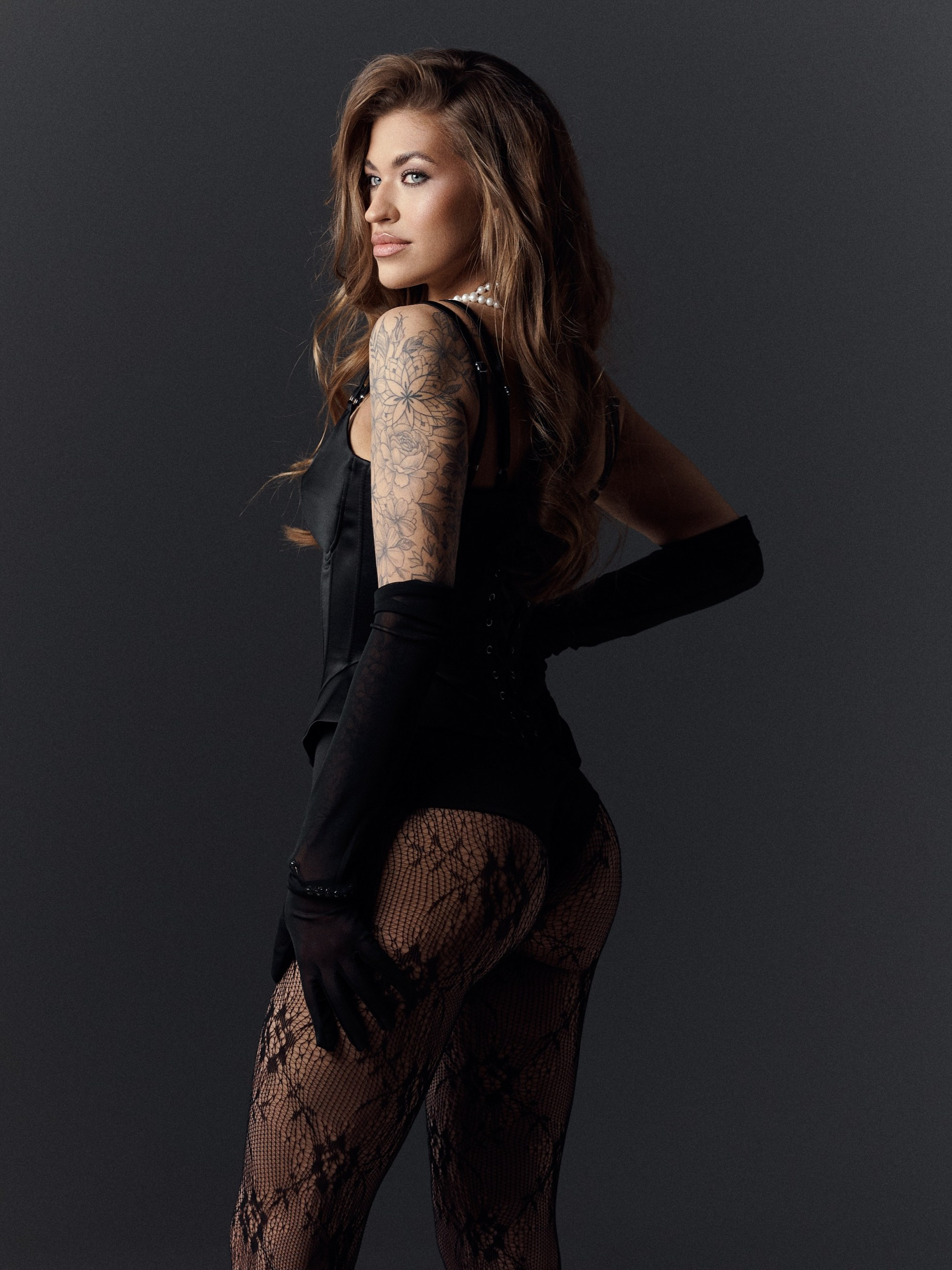 Индивидуальная женская фотосессия с искусственным светом