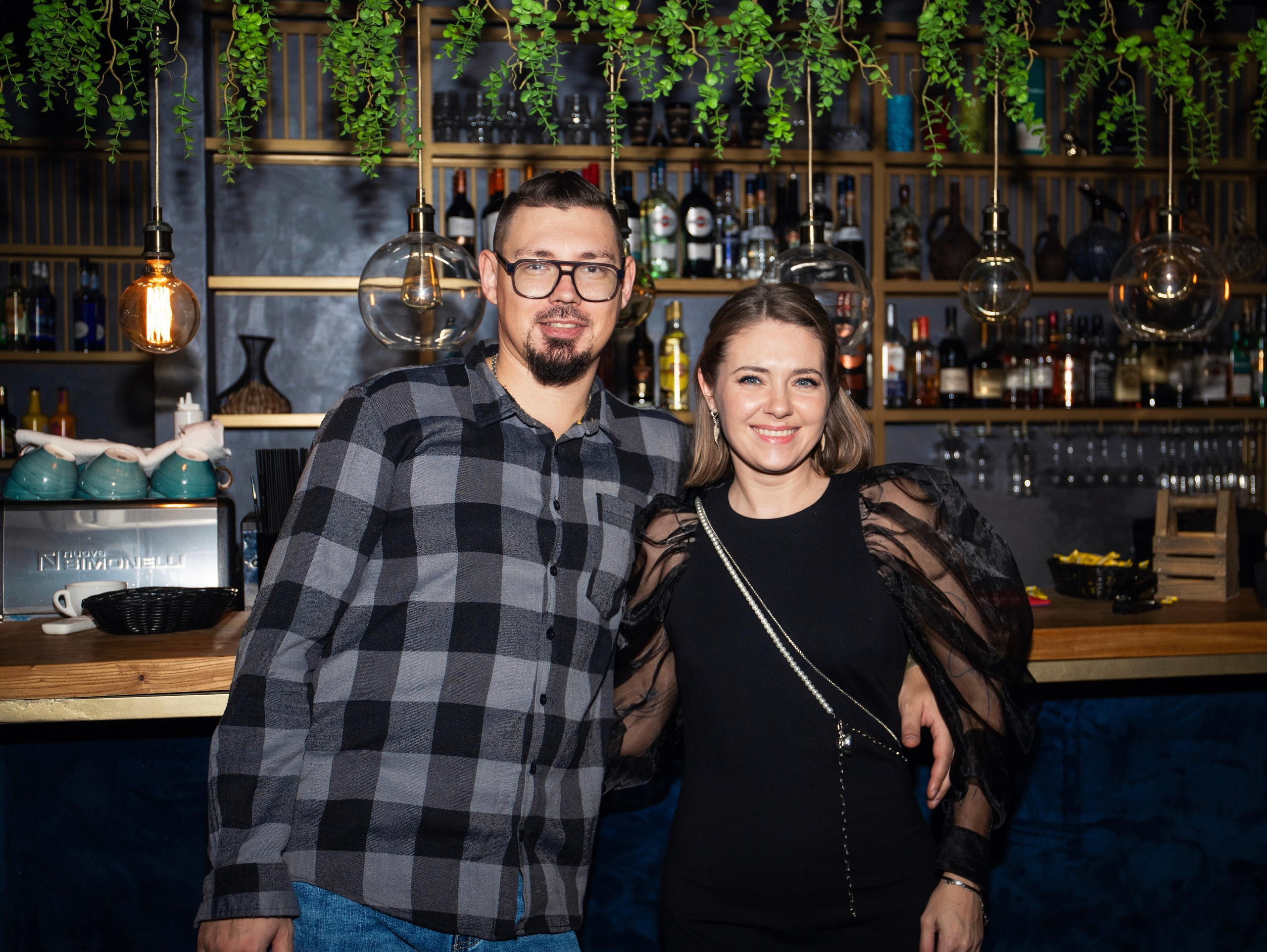 Репортажка из кальян-бара. Свадебный и семейный фотограф в Москве Мила Широких