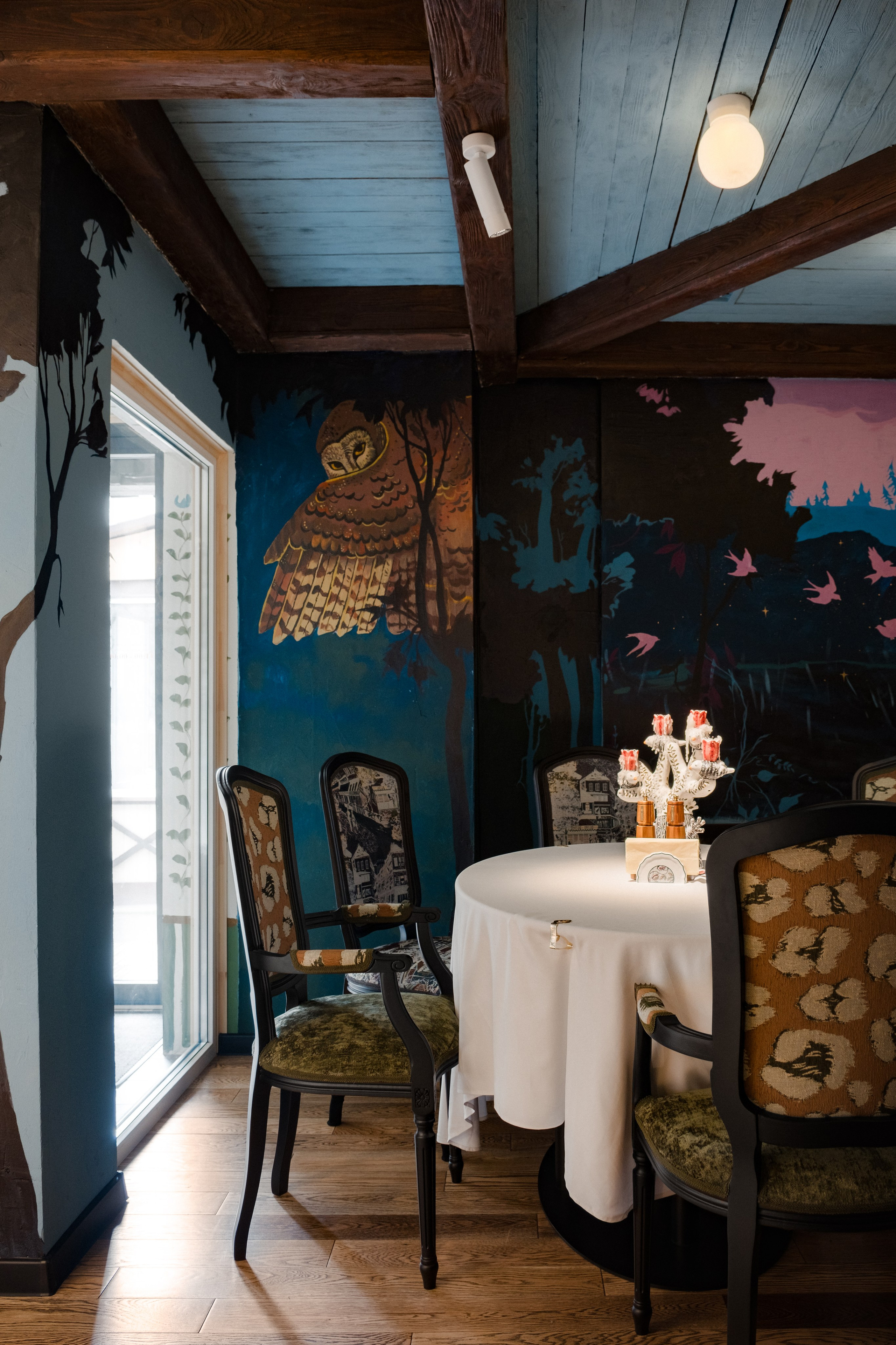 Lili Restaurant by Yana Aspanadze. Ekaterina Symidi. Interior Photographer