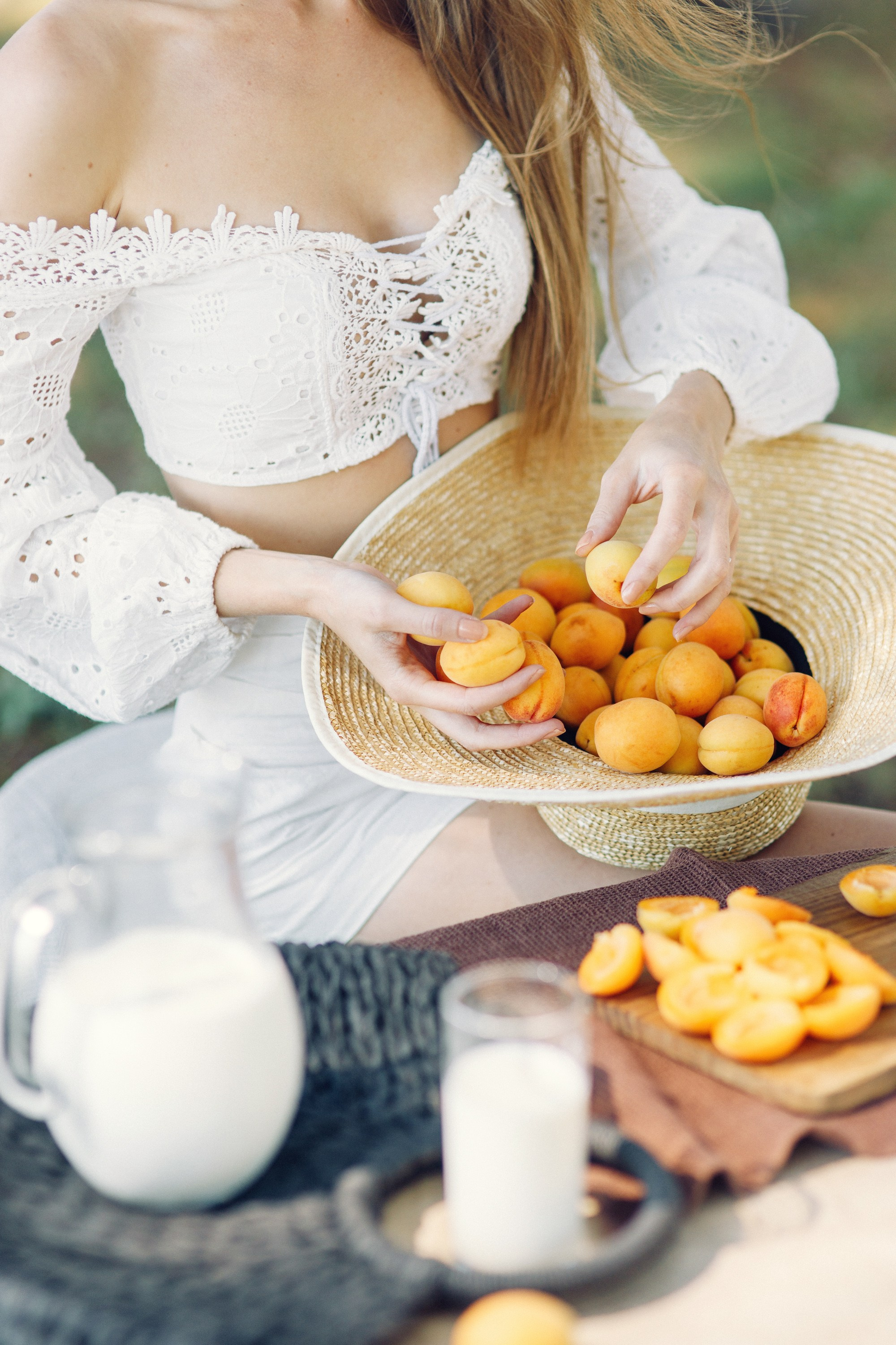 Фотосессия с абрикосами в Батуми