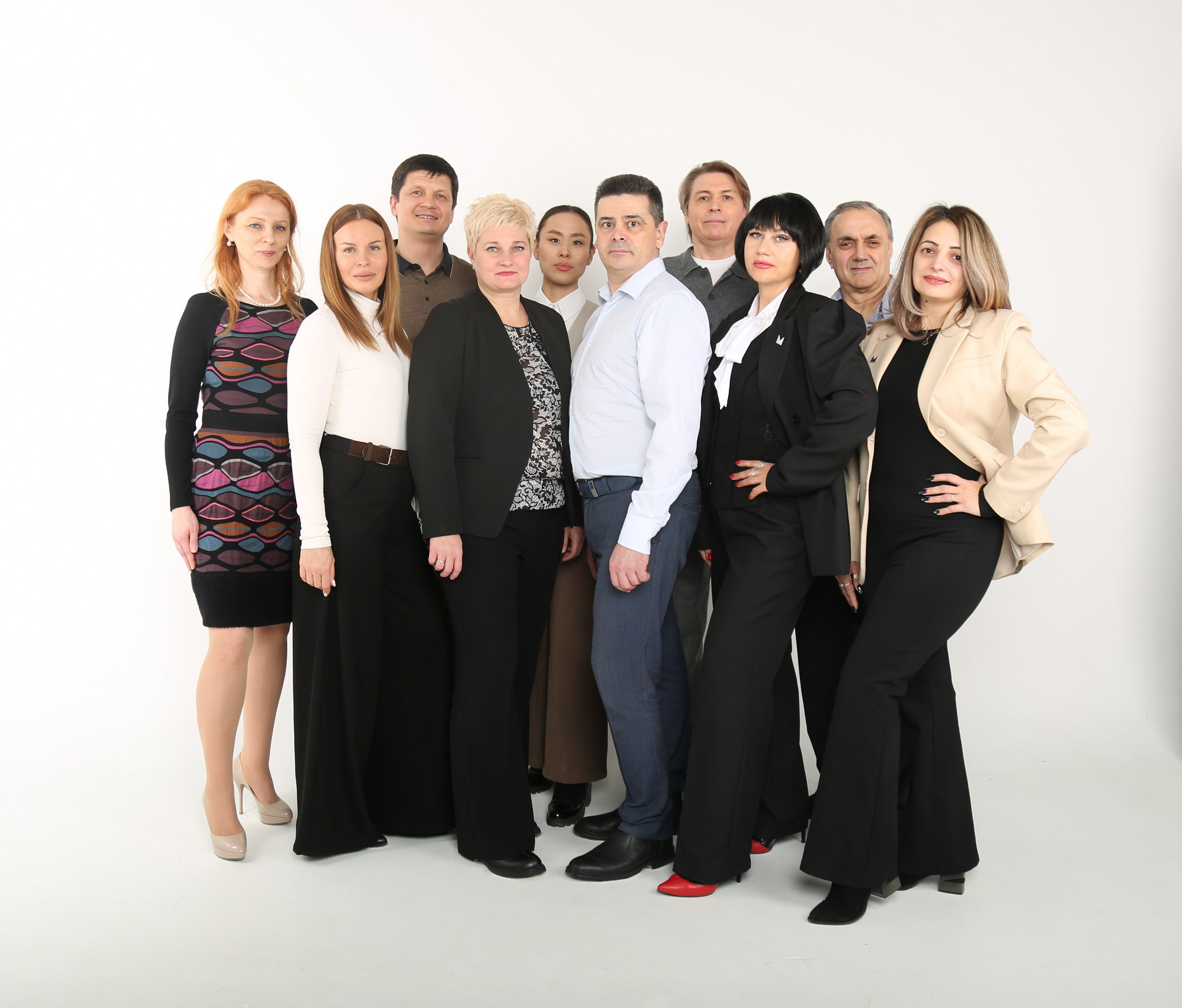 Корпоративная фотосессия в деловом стиле в студии в Москве Бизнес портреты сотрудников. Фотосессия в студии в Москве от профессионального фотографа услуги по доступным ценам