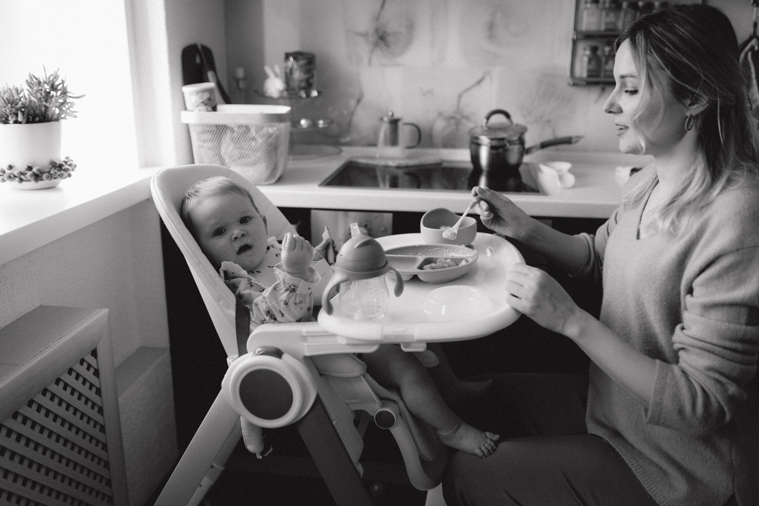 Домашняя фотосессия мамы и маленькой дочки Мирославы. Семейный фотограф в Москве и Люберцах Юлия Гуськова