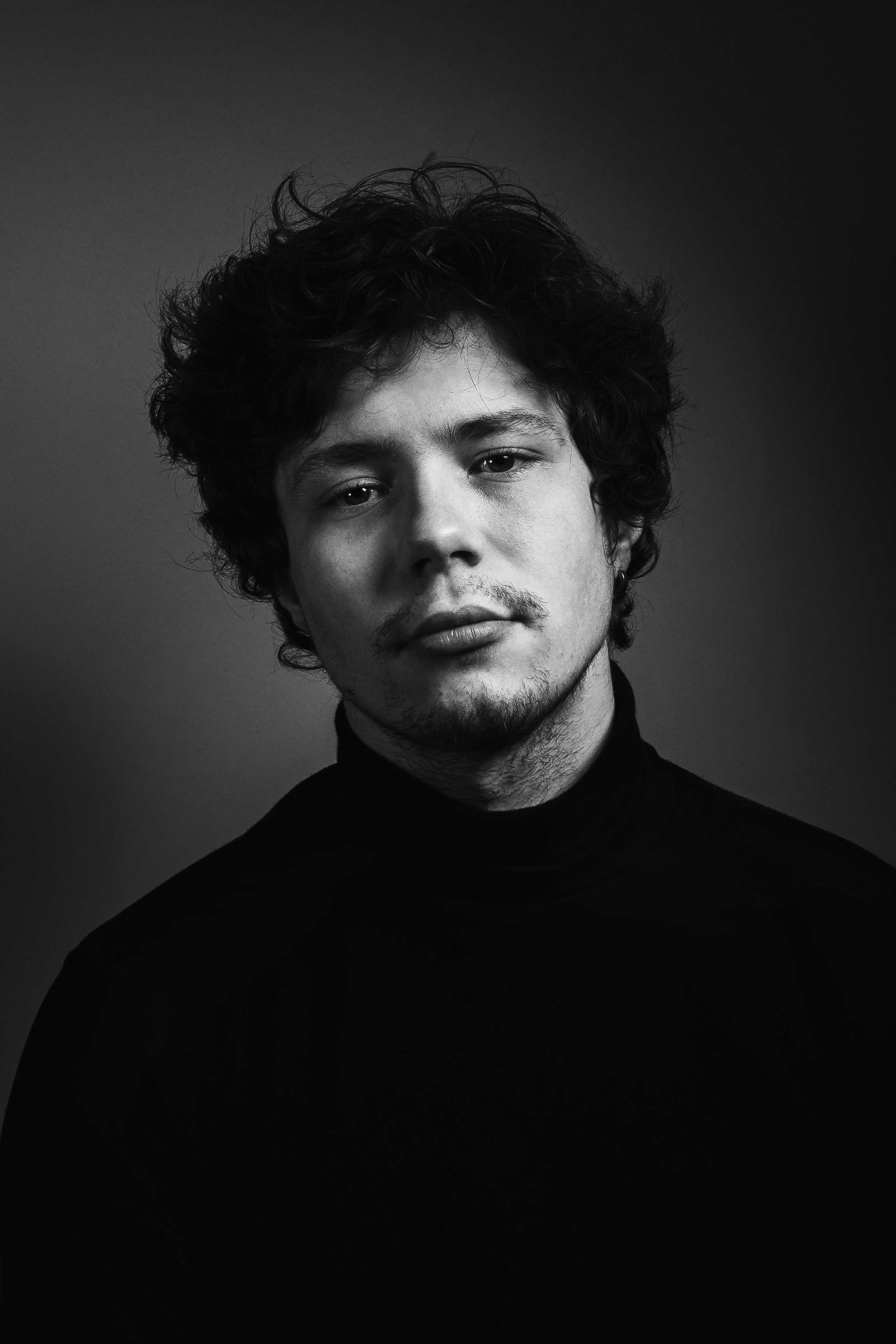 Мужской портрет чб уфа низкий ключ 