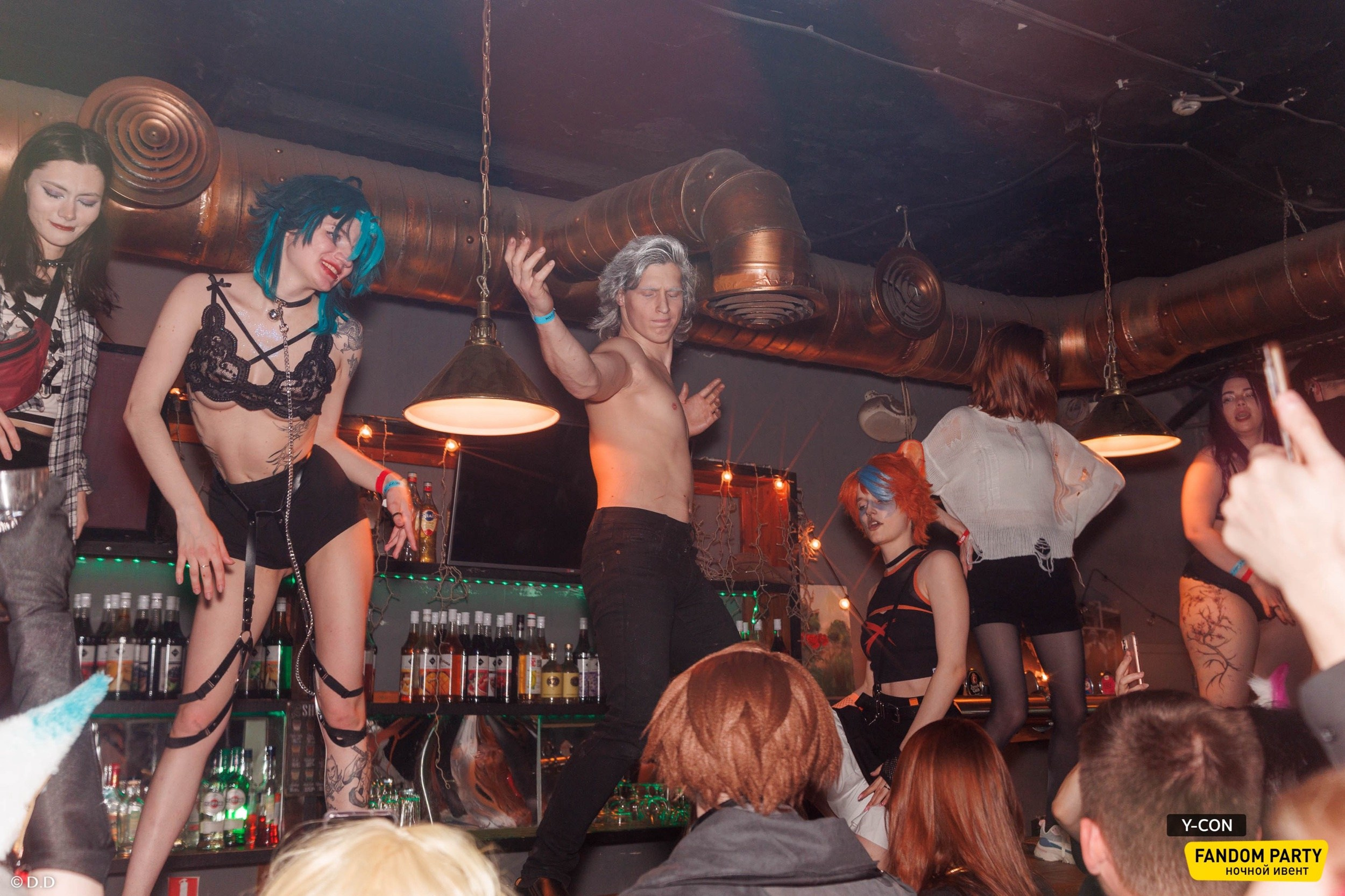 Fandom Party 18+ в Live Star Club 2025. Различные мероприятия и просто фотографии людей