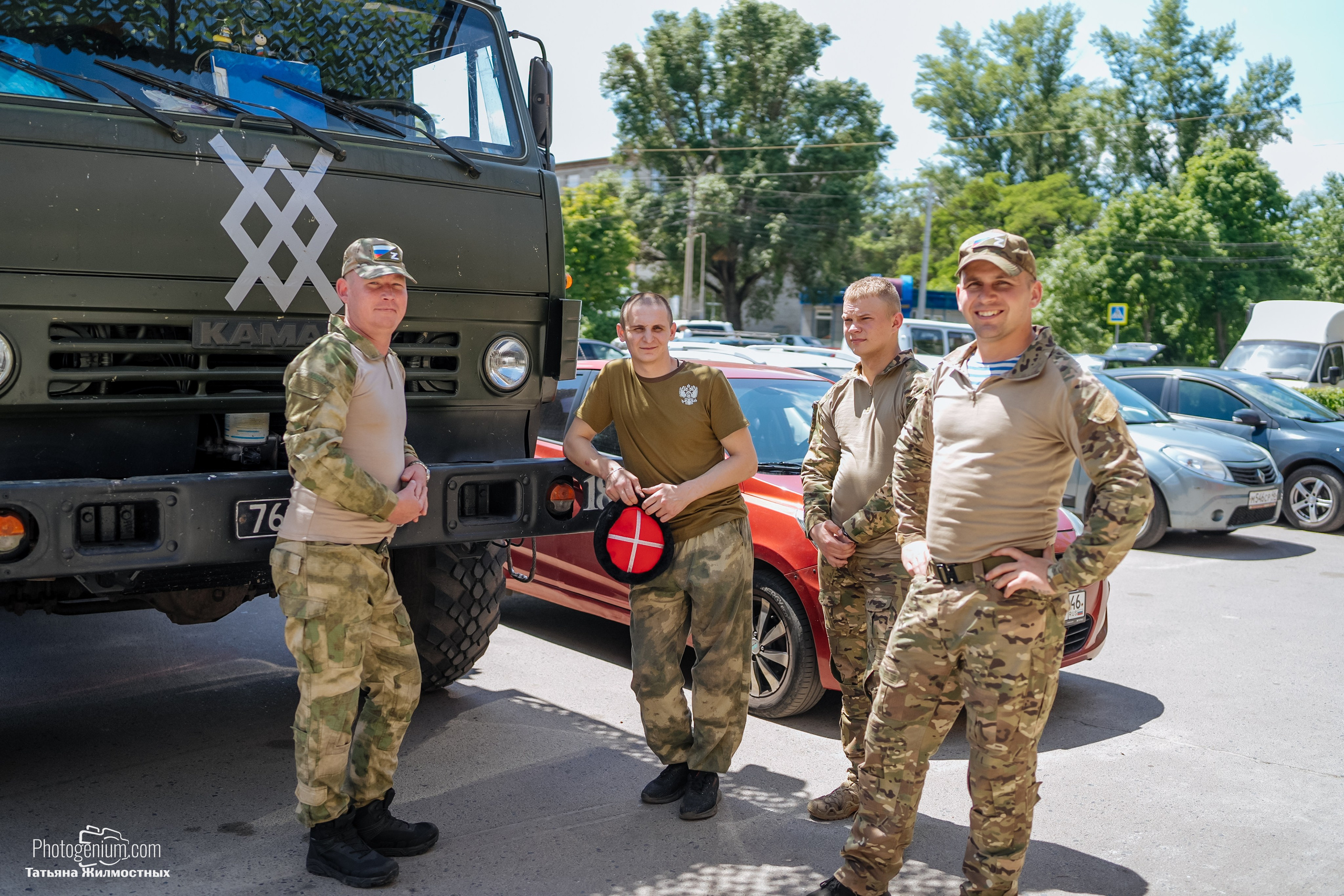 8 июня «Патриоты из Курска» сбор гуманитарной помощи у кинотеатра «Родина». Фотограф Нижний Новгород Татьяна Кейод