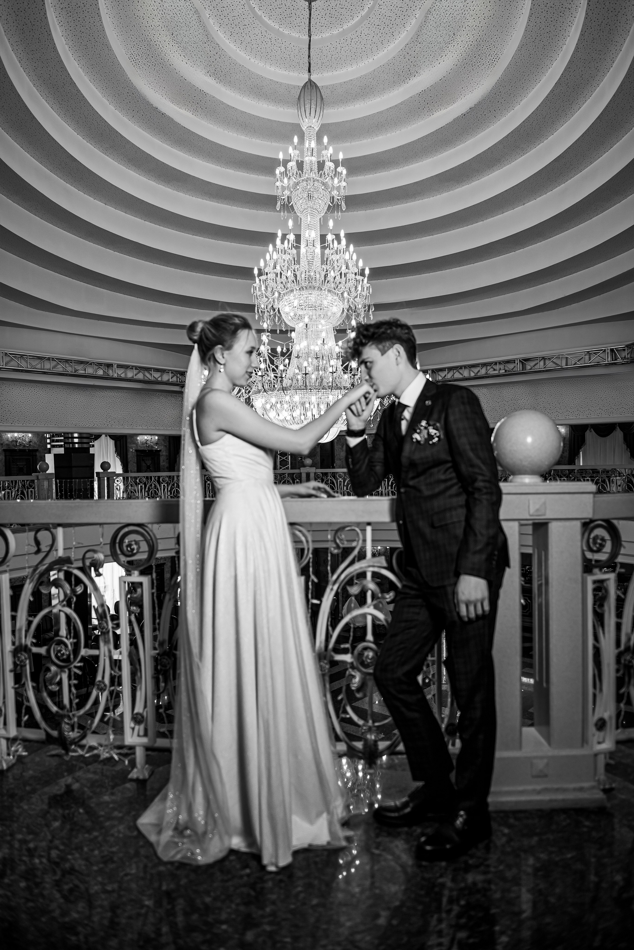 Свадебная фотосессия в музыкальном театре в г. Кемерово