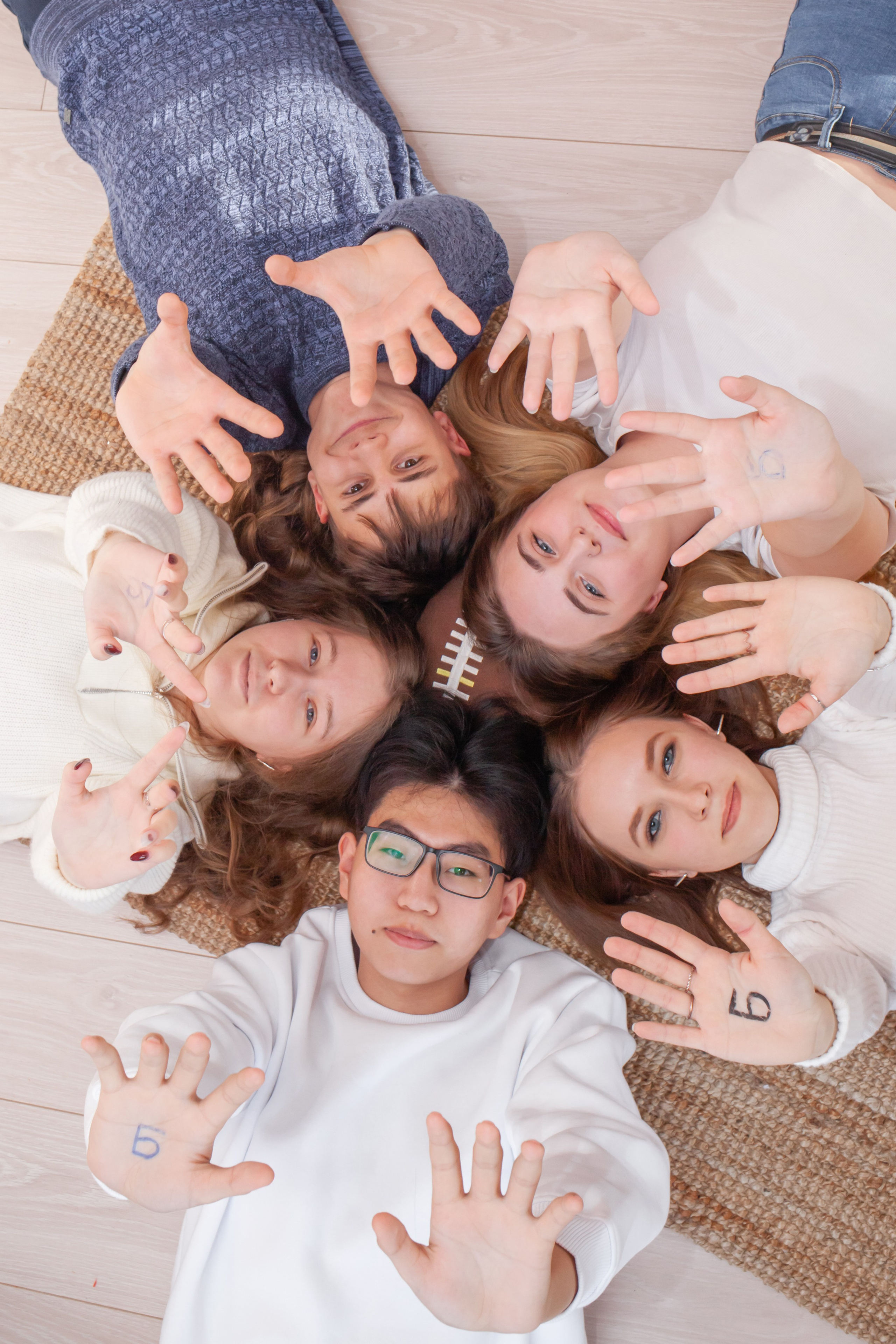 Школьники в студии. Фотограф Бурятия. Печать фотокниг