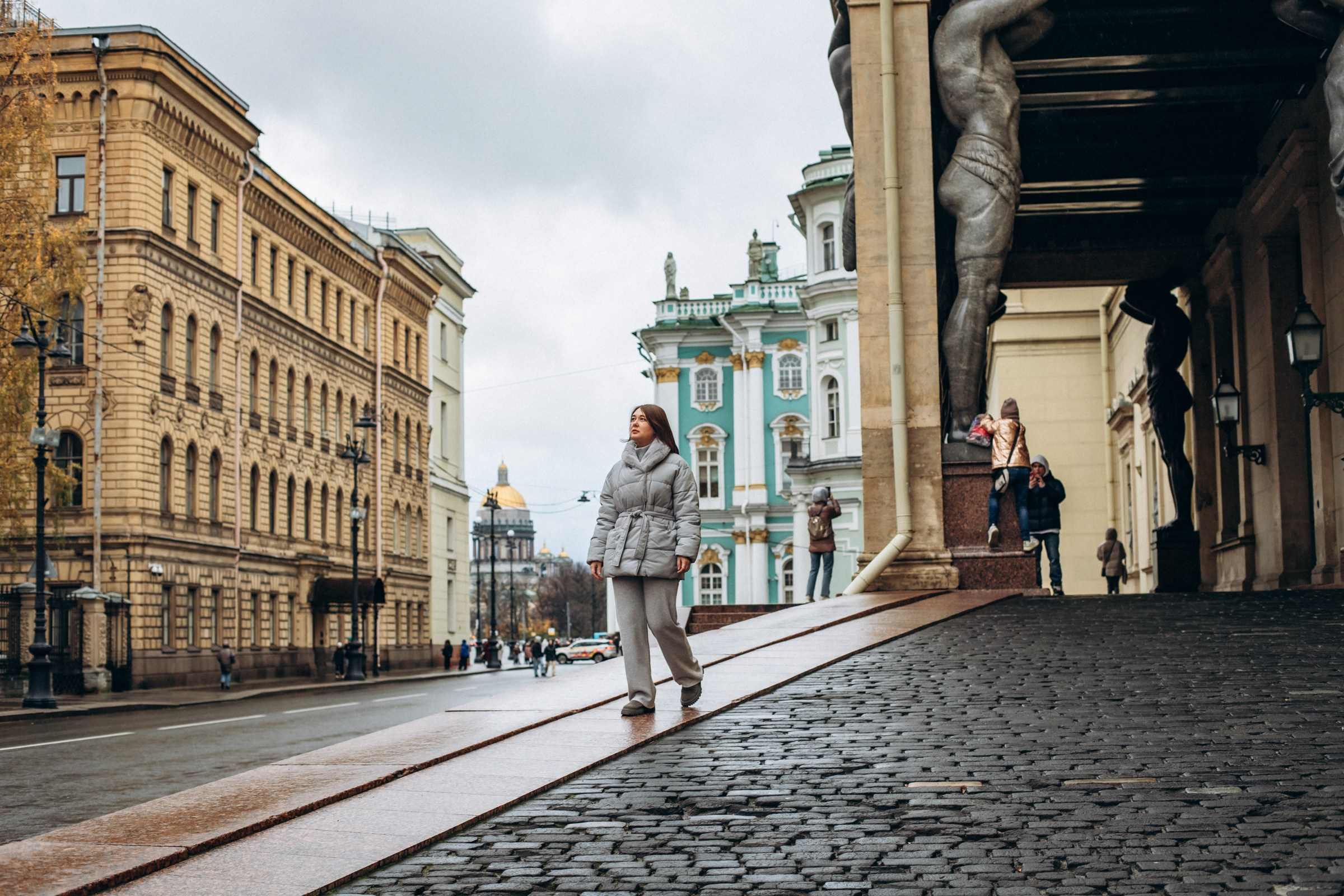 Марина с дочкой Ксенией в ноябре. Фотопрогулка в Петербурге. Индивидуальный и семейный фотограф в Санкт-Петербурге