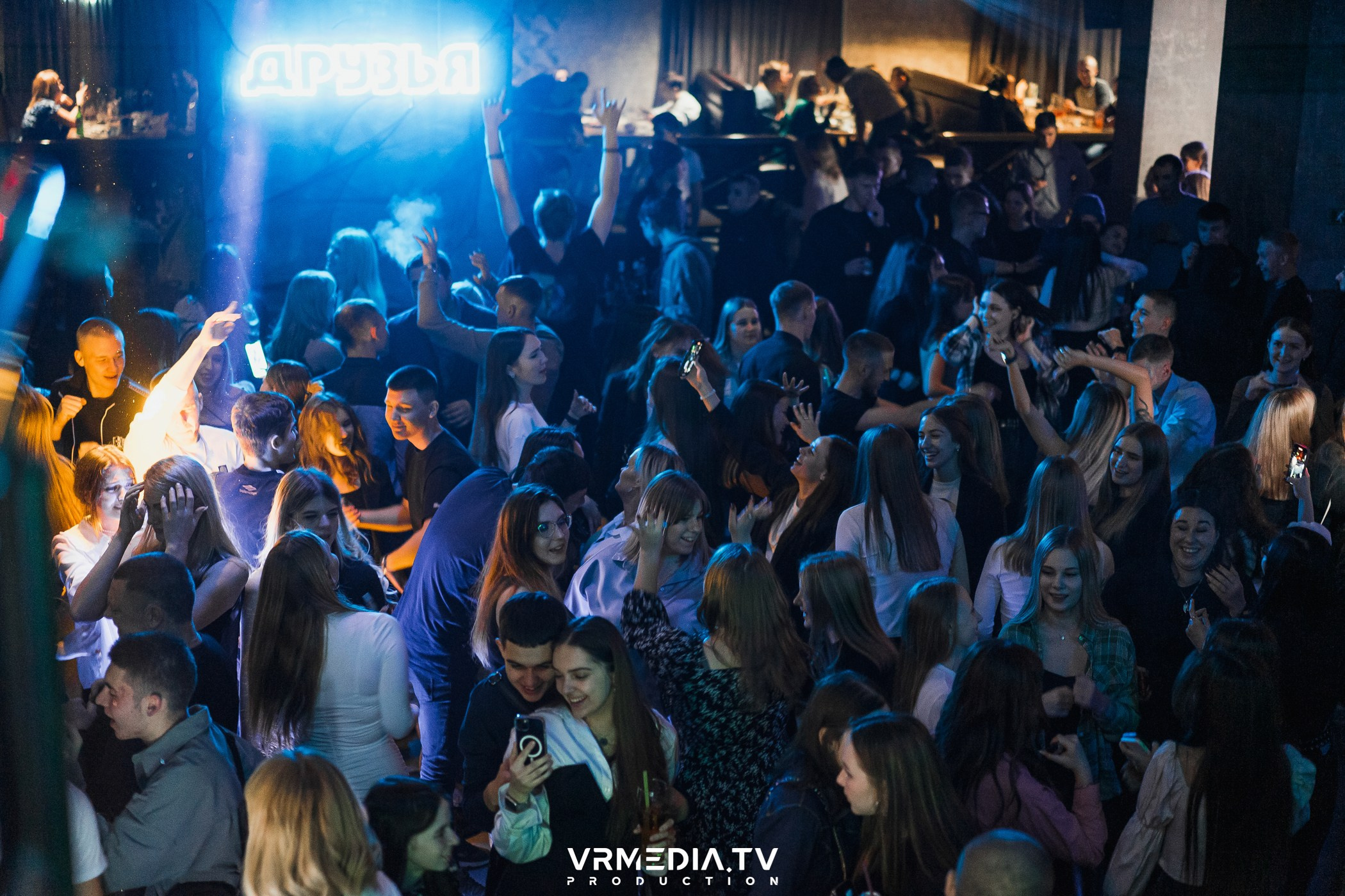 Halloween ARACHNOPHOBIA в баре «Друзья»