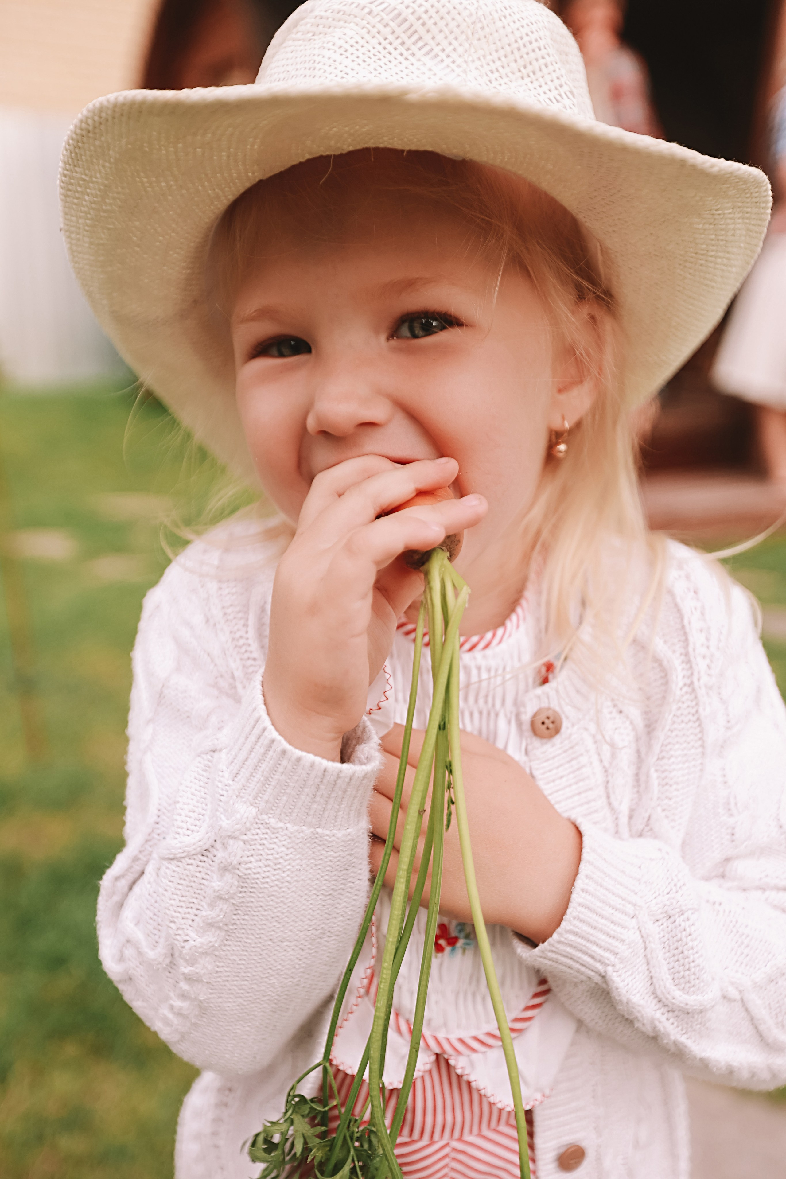 У дома. Семейный фотограф Тюмень, фотограф на роды Салмина Мария