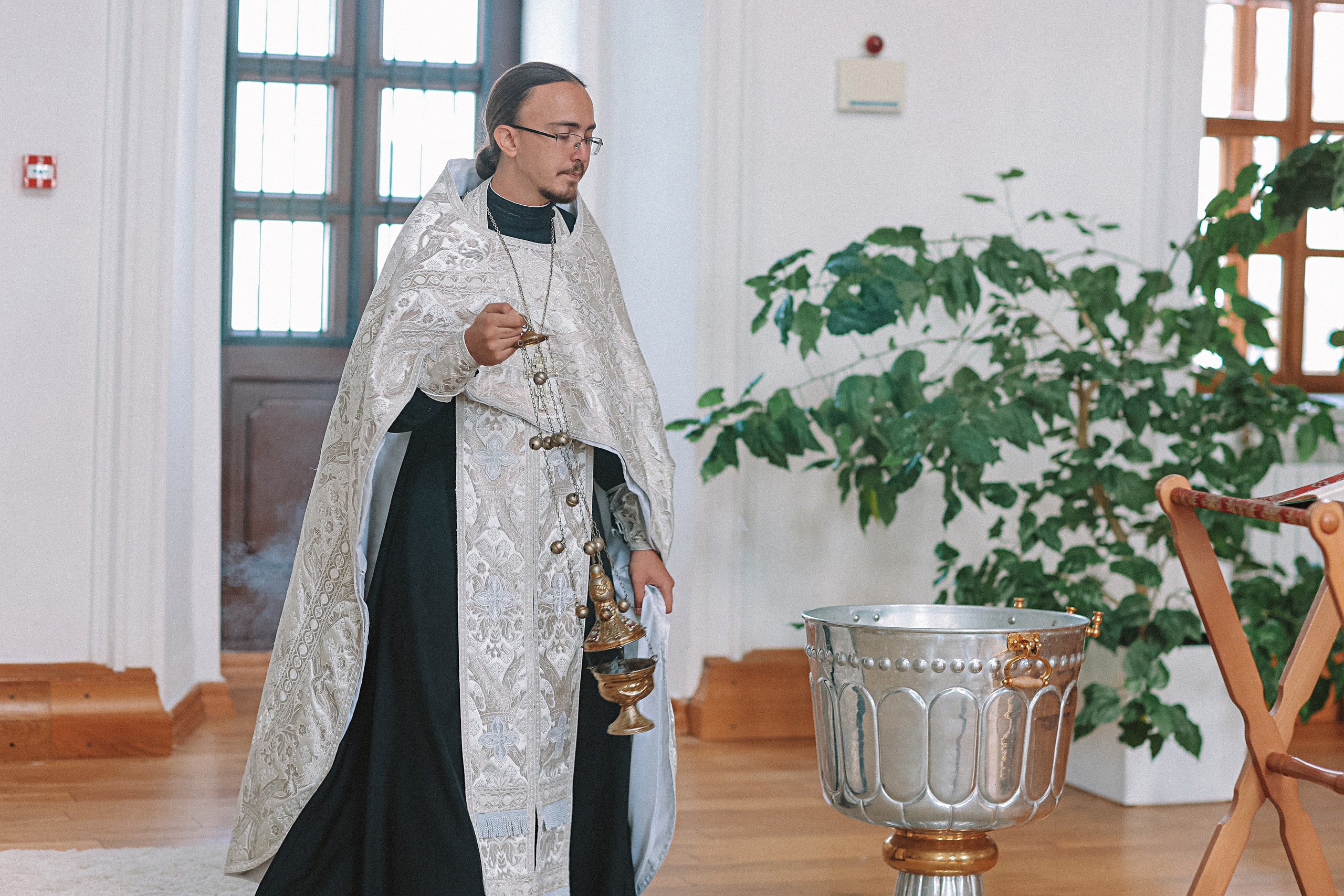 Крещение церковь около моста влюбленных. Семейный фотограф Тюмень, фотограф на роды Салмина Мария