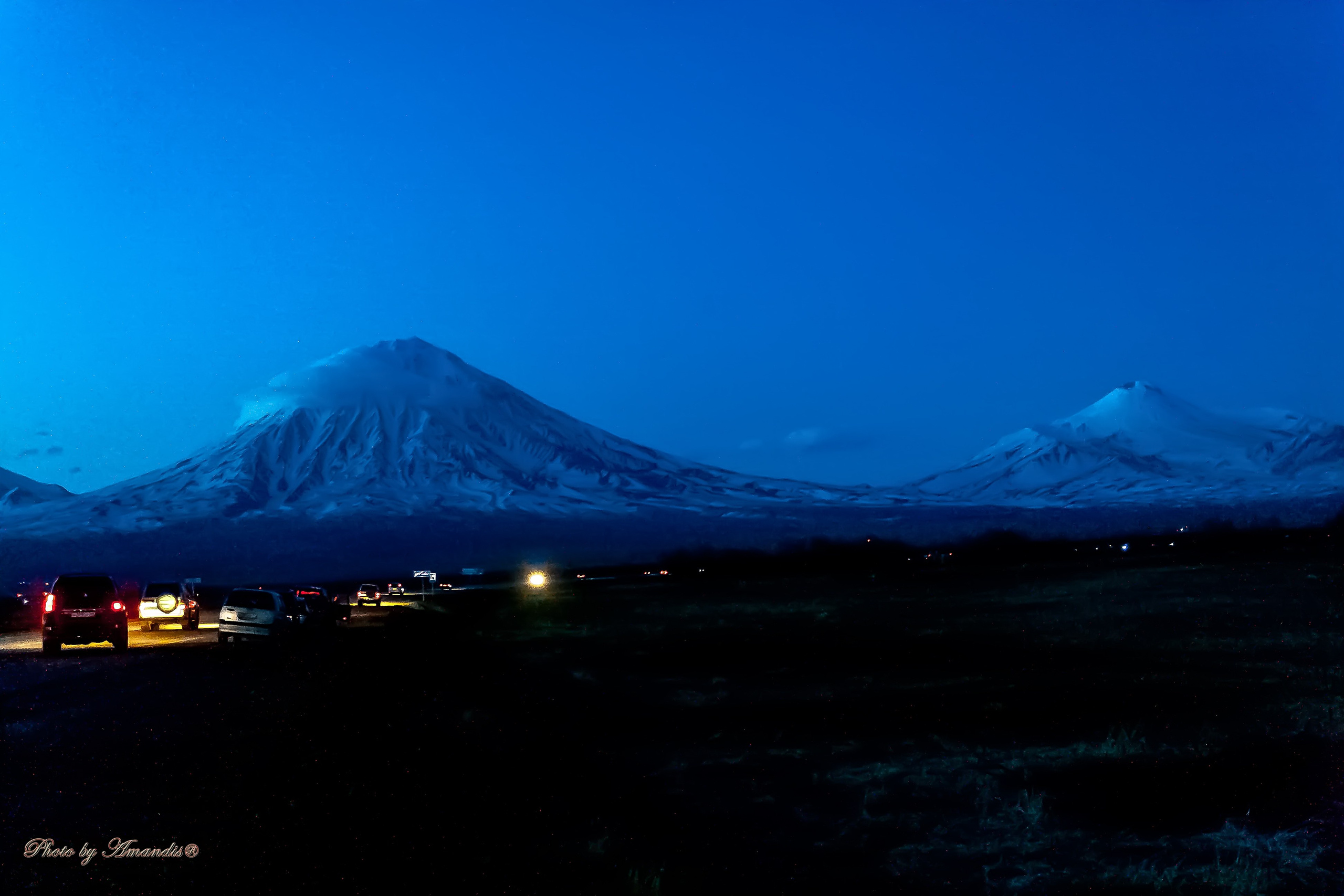 Огненное шоу у памятника «Здесь начинается Россия». Камчатка. Май 2017. Репортажная съемка в Москве и области. Анималистика