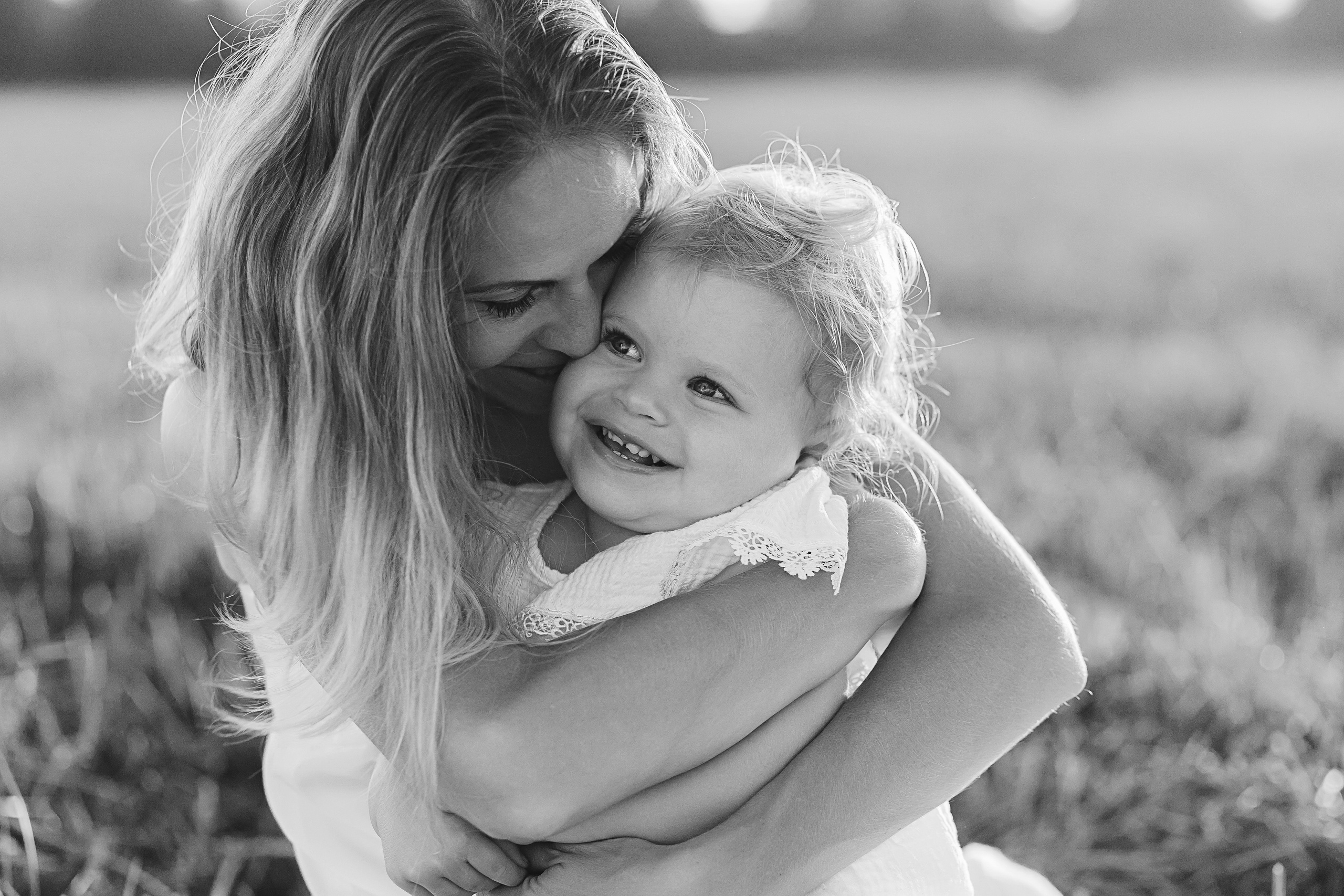 Фотосессия в поле со стогами. Семейный и женский фотограф в Москве Надежда Воробьева