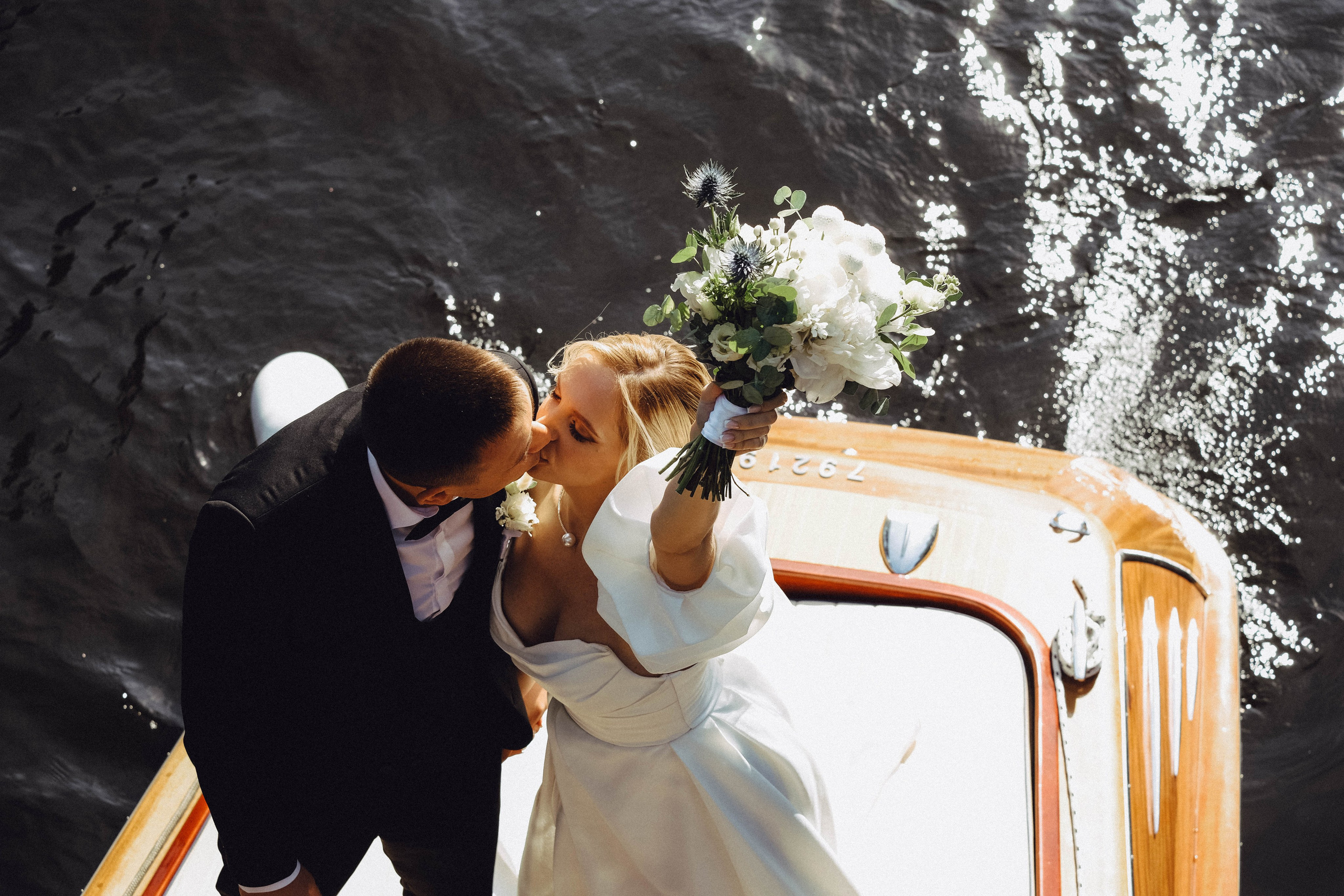 СВАДЕБГНАЯ ПРОГУЛКА ПО КАНАЛ САНКТ-ПЕТЕРБУРГА НА КАТЕРЕ. Профессиональный фотограф, Санкт-Петербург — Виктория Богомолова