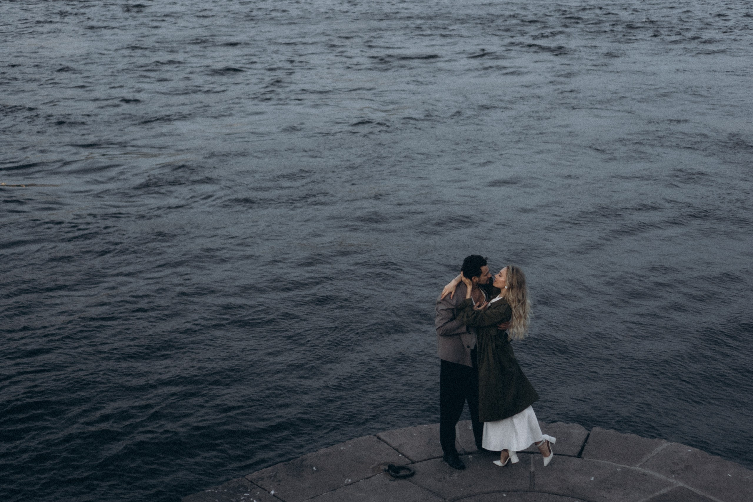 СВАДЕБНАЯ СЬЕМКА ПАРЫ НА РАССВЕТЕ В БЕЛЫЕ НОЧИ И ПРОГУЛКА С РАЗВОДНЫМИ МОСТАМИ И ПИКНИК ВОЗЛЕ ИСАКИЕВСКОГО СОБОРА. Профессиональный фотограф, Санкт-Петербург — Виктория Богомолова