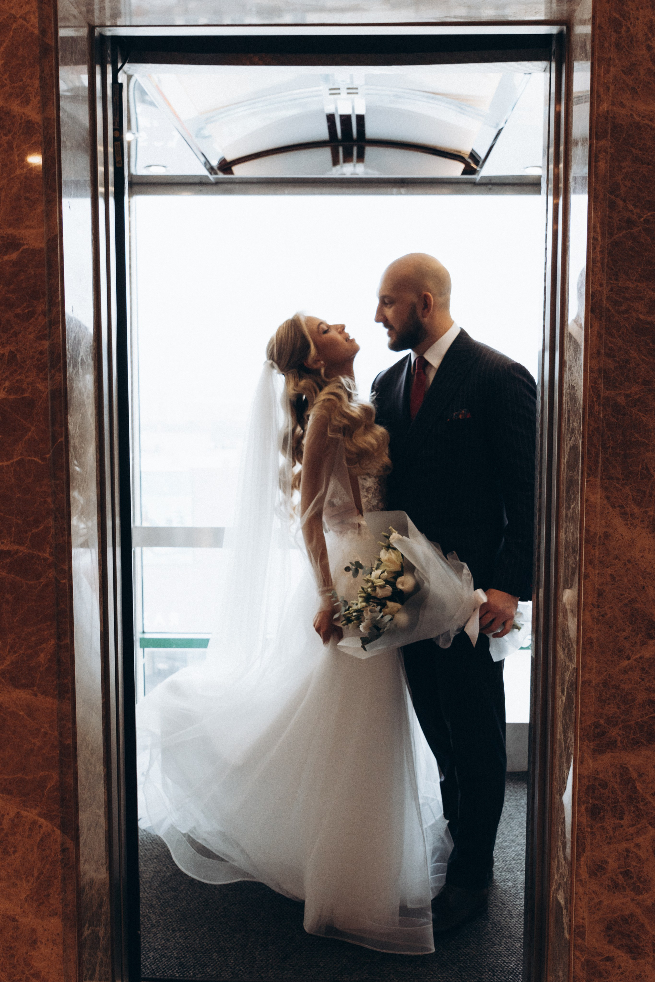 Утро и роспись Виктора и Марии. Ваш фотограф в Одинцовском районе и Москве