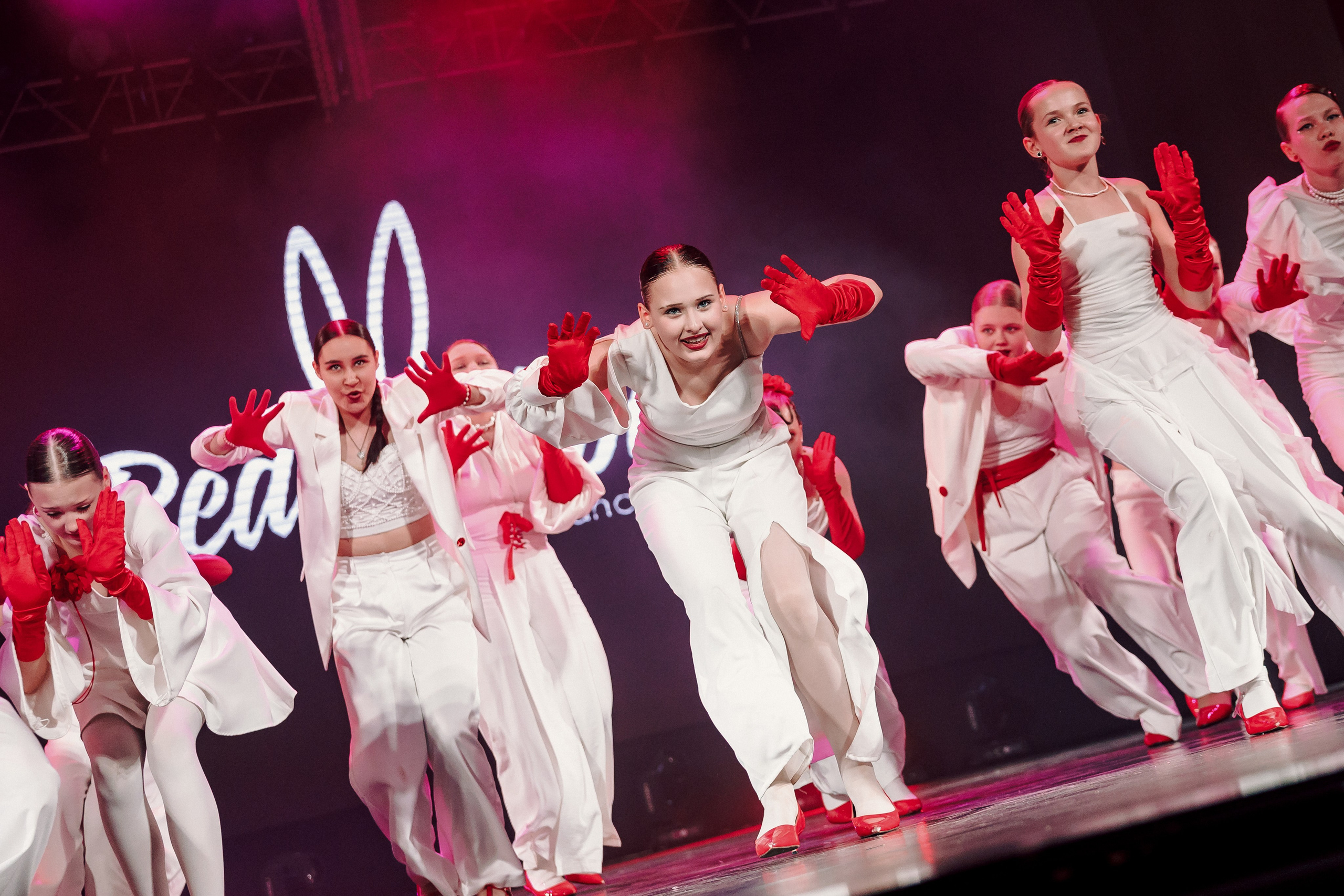 Отчётный концерт танцевальной школы «Red Rabbits» 2025. Лёшка Варзегов — фотограф