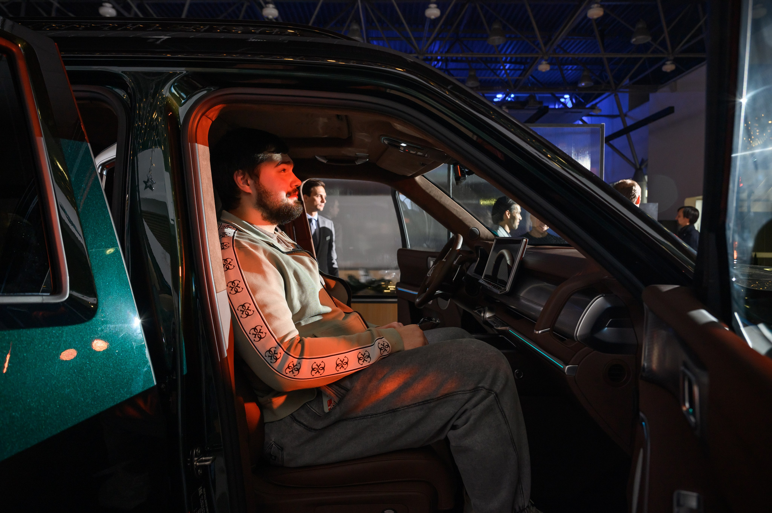 Автосалон Танк. Свадебный фотограф Москва Юрий Кульман