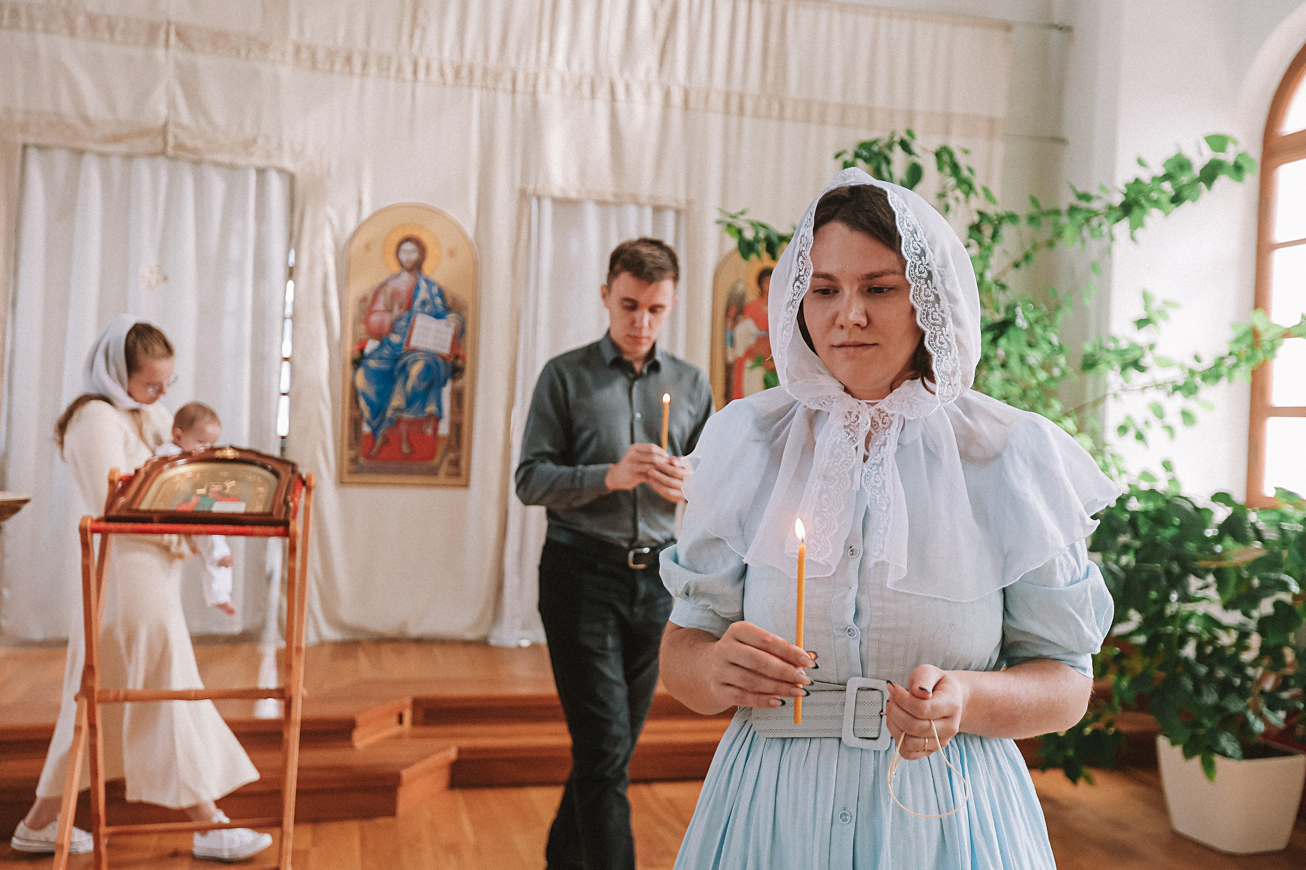 Крещение церковь около моста влюбленных. Семейный фотограф Тюмень, фотограф на роды Салмина Мария