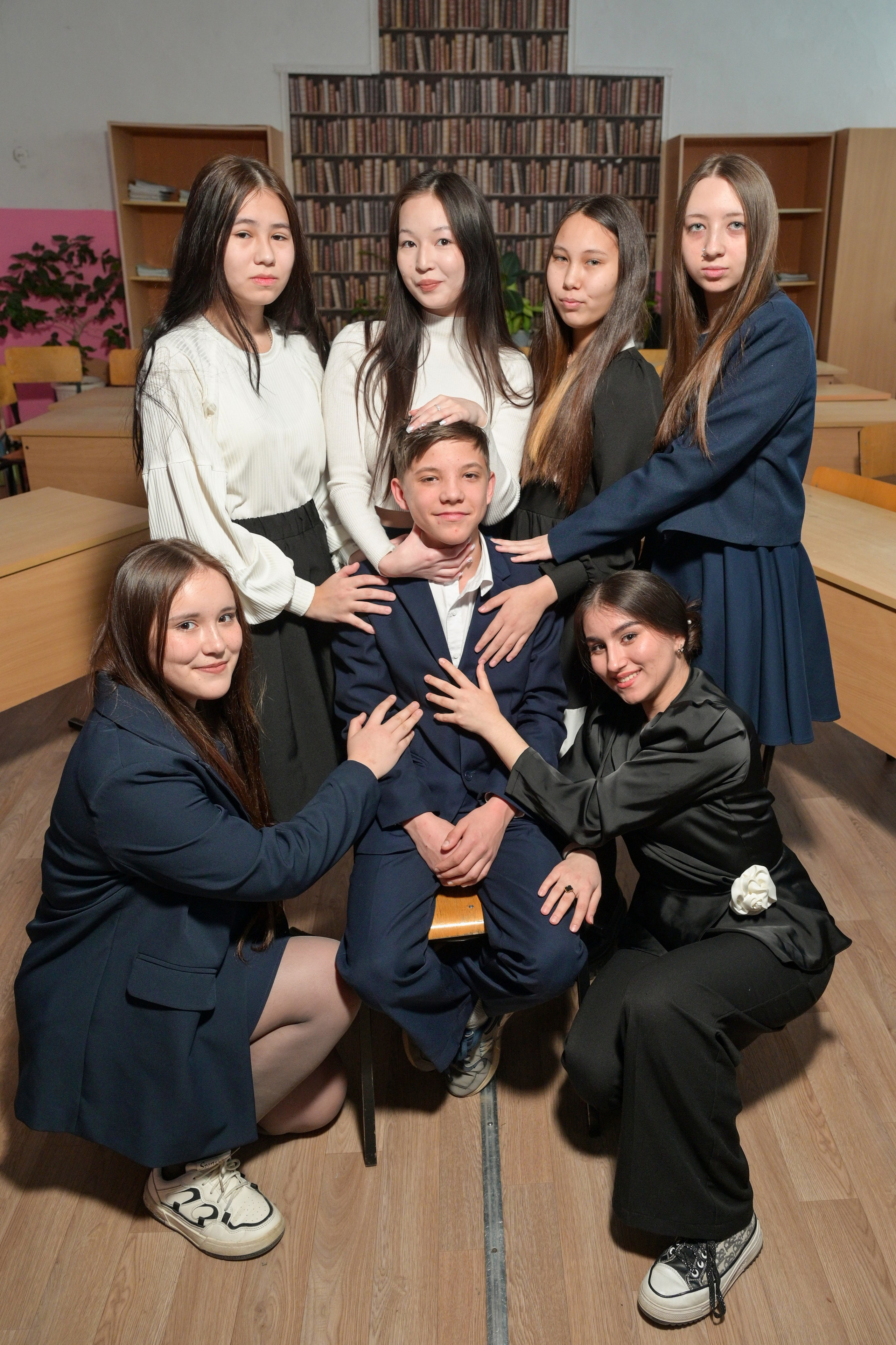 Фото из студии в Омске. Фото и видеосъемка в Омске | Выпускные альбомы