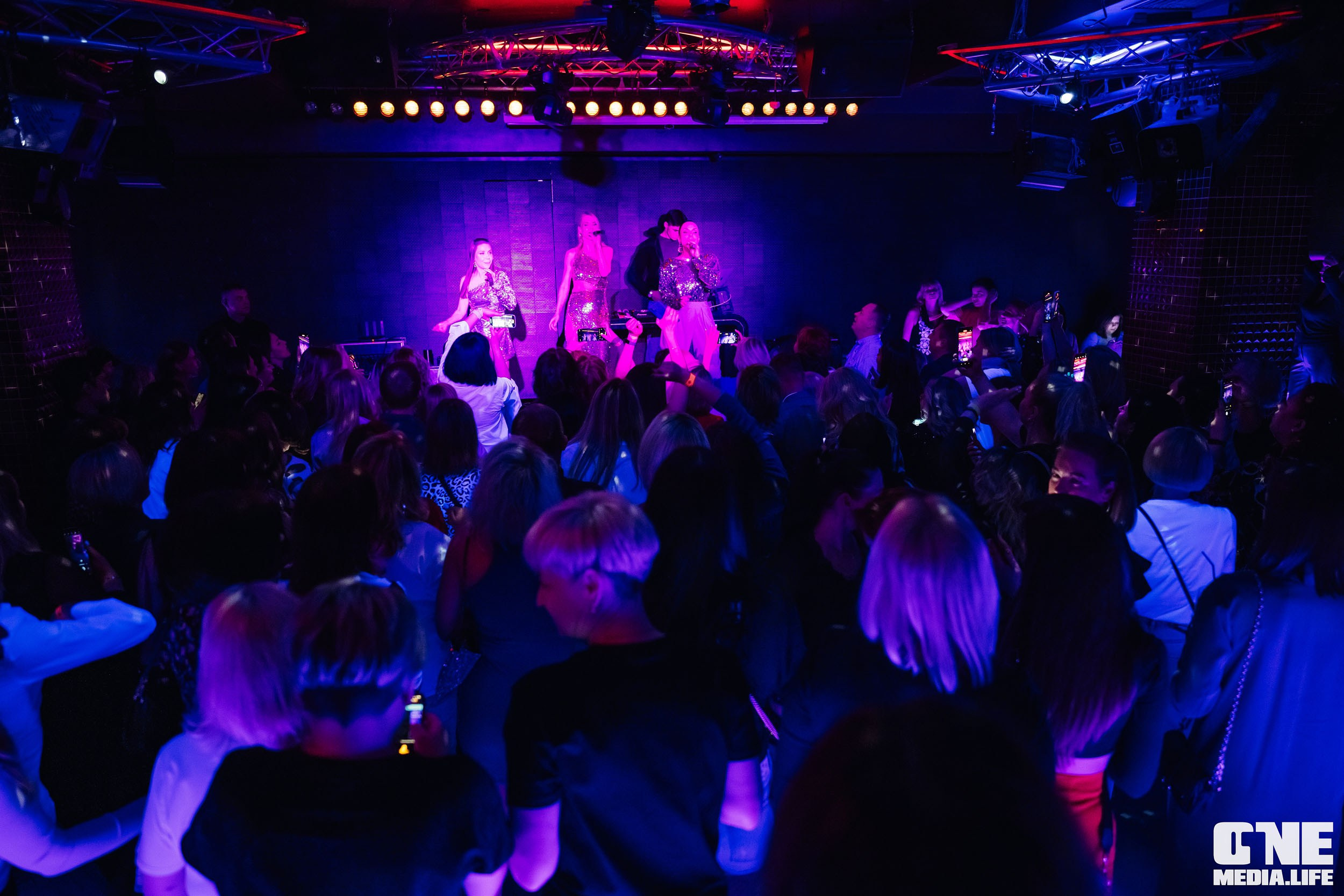 Концерт группы стрелки в Планете 13 апреля. One Media Life: фоторепортажи, фотоотчеты с мероприятий и заведений