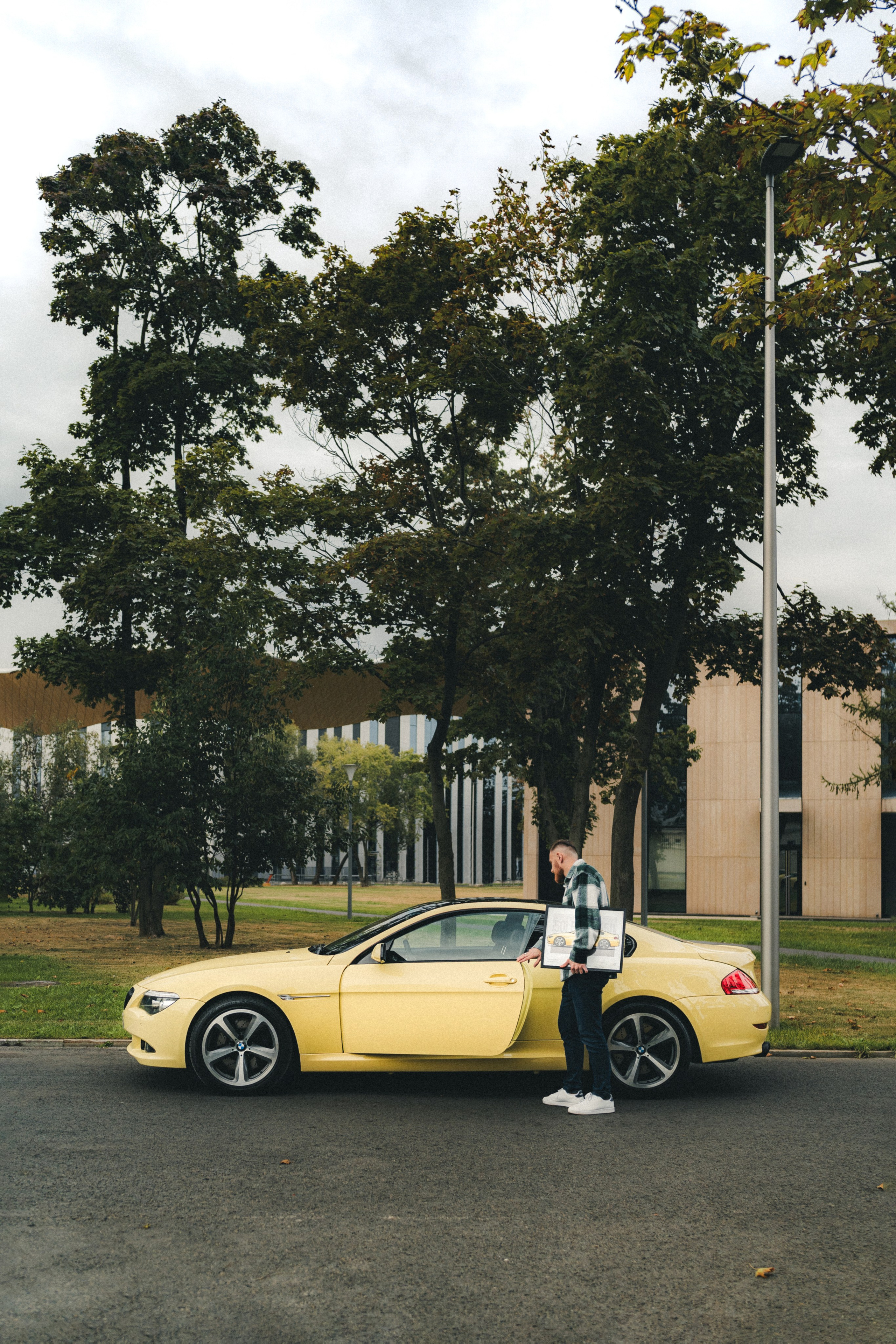BMW 650i (Dakar Yellow). Фотограф Илья К. в Москве