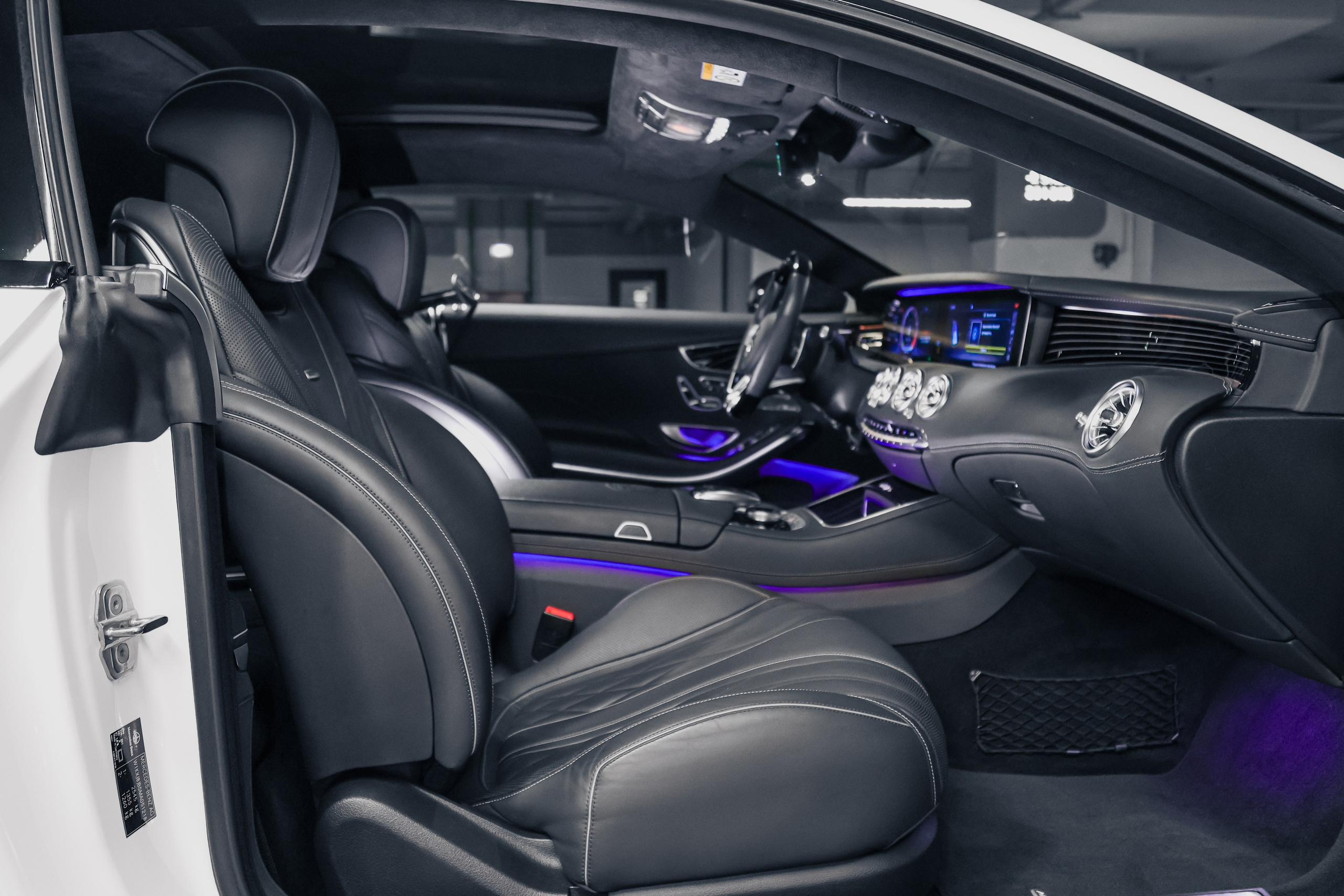 2020 MERCEDES BENZ S63 AMG WHITE ON BLACK $145,000 / 27,100 KM ODOMETER. Mixturecaptures