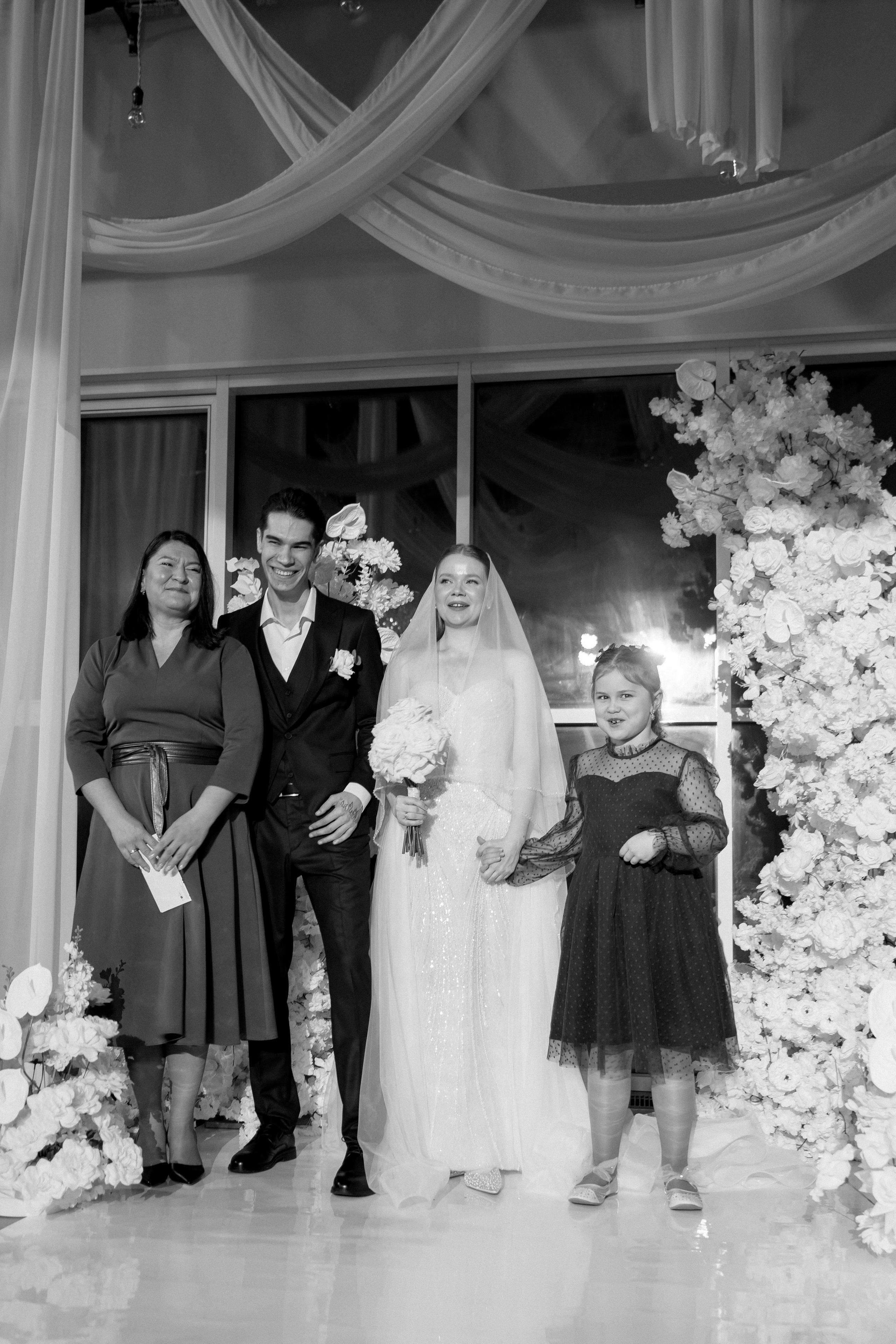 СВАДЕБНАЯ СЬЕМКА СБОРОВ В ОТЕЛЕ И ВЫЕЗД НА ЦЕРЕМОНИЮ (СНЯТО В СИБИРЕ В НИЖНЕВАРТОВСКЕ). Профессиональный фотограф, Санкт-Петербург — Виктория Богомолова