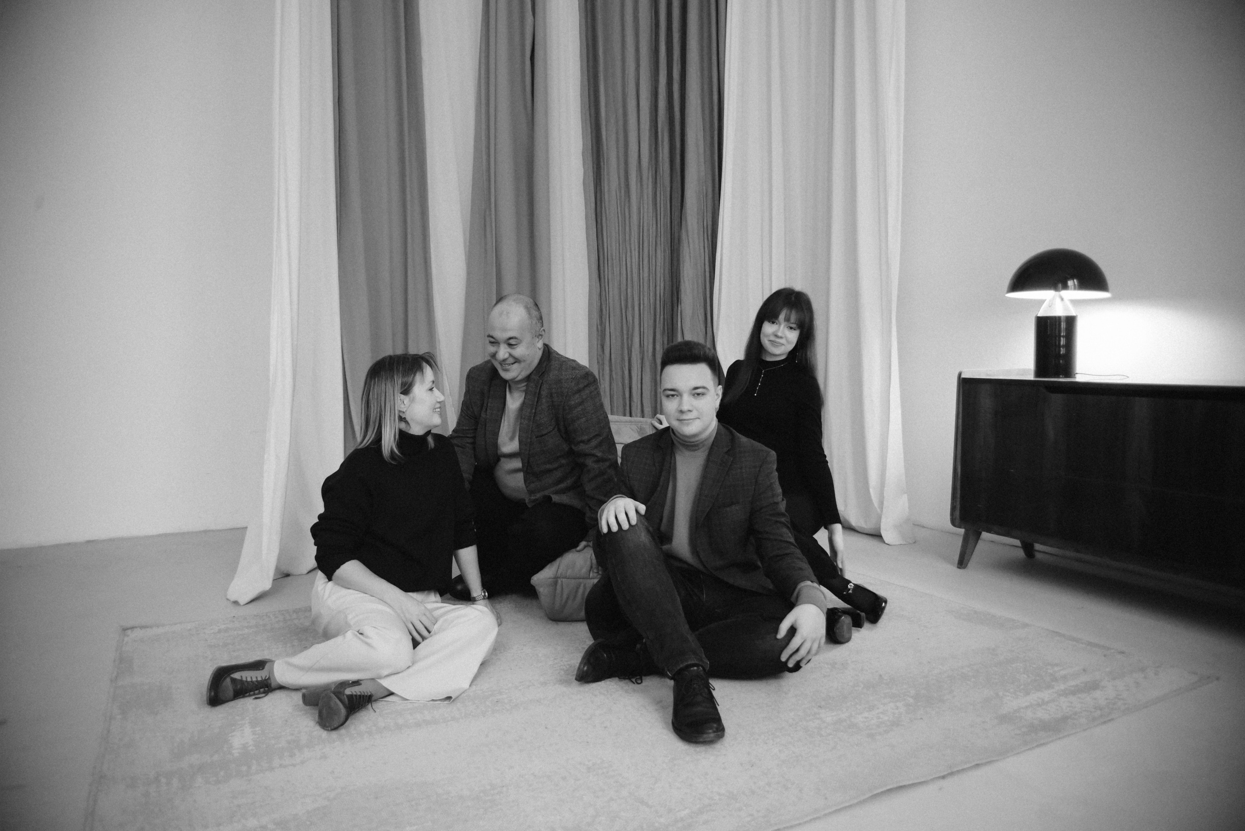 Молодые родители и взрослые дети. Фотограф Лола Волна, город Москва