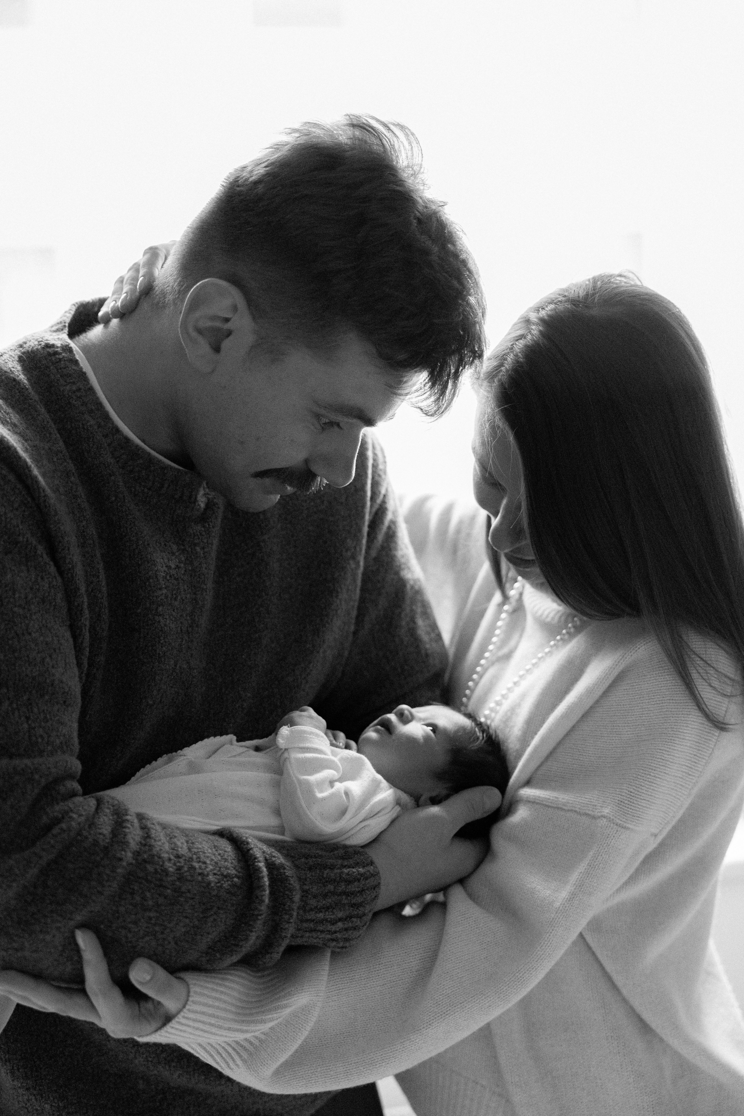 Выписка Наума. Клинический госпиталь MD GROUP на Севастопольском проспекте. Фотограф на роды в Москве. Фото и видео родов. Фотопроект «Продолжение рода»