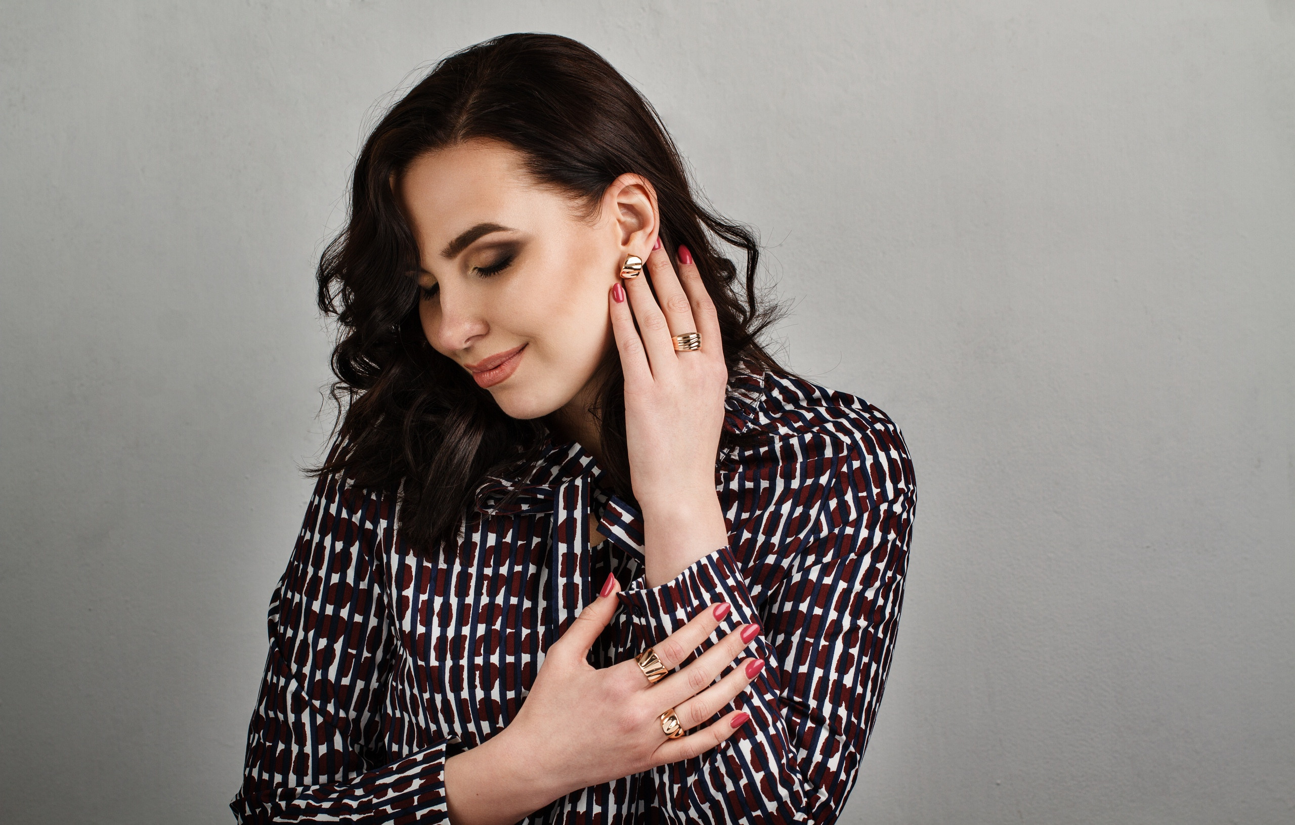 Jewelry on the model. Photographing and retouching jewelry! Jewelry retouching lessons