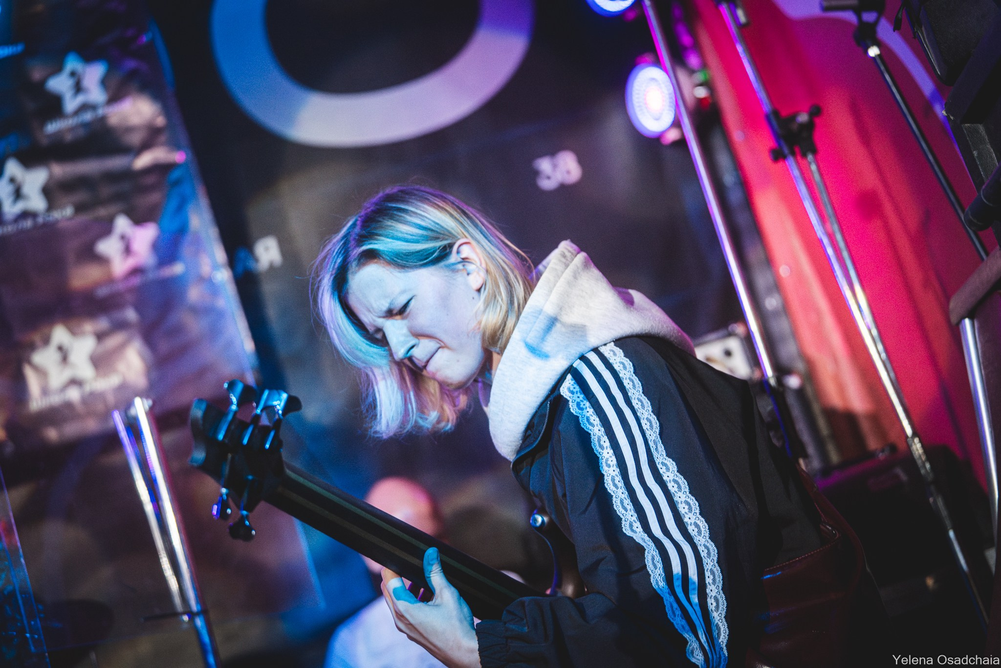 Живой 2025 — День 1. Елена Осадчая — фотографирую музыку на сцене и в жизни