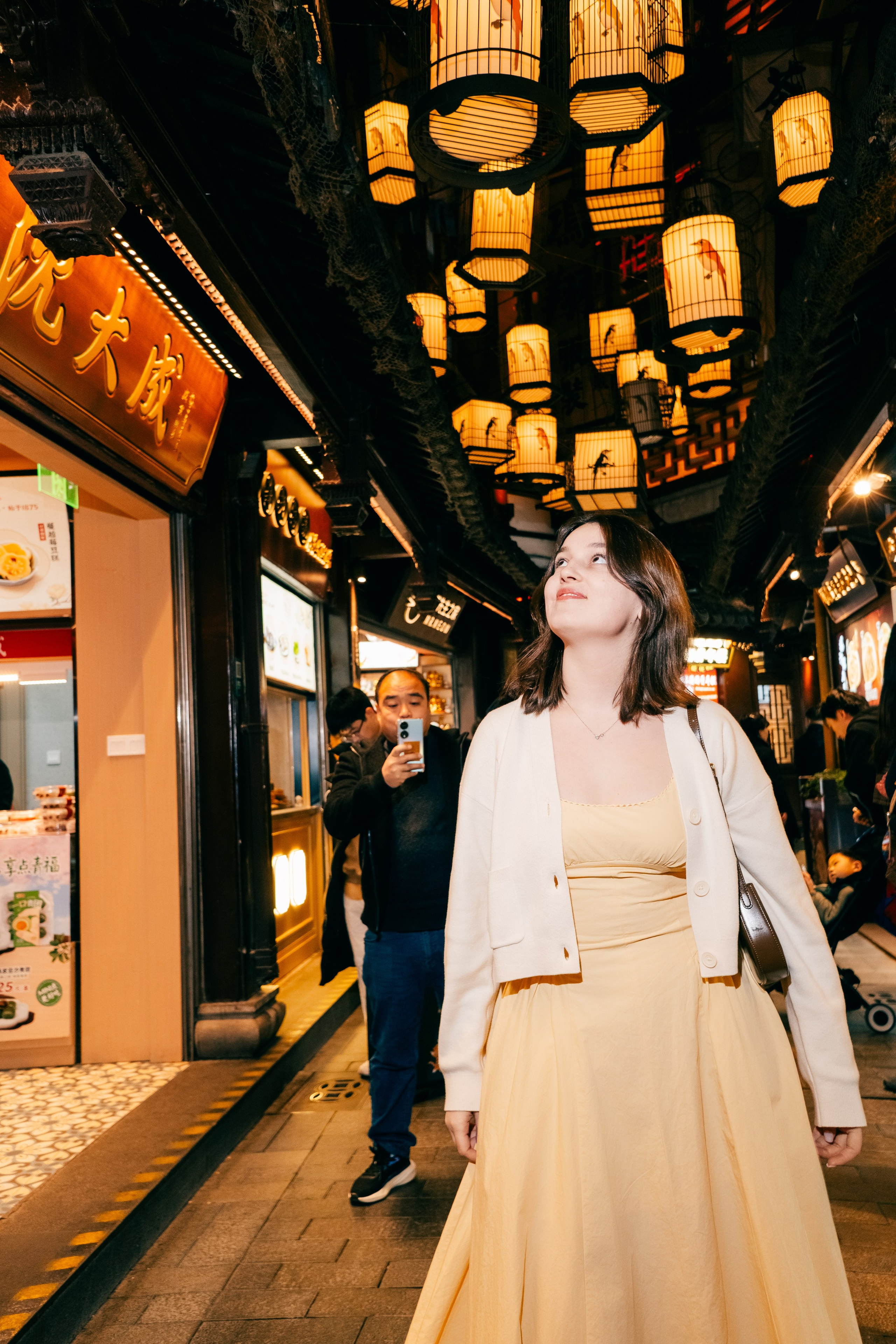 Evening Family Photo Session at Yuyuan Bazaar in Shanghai