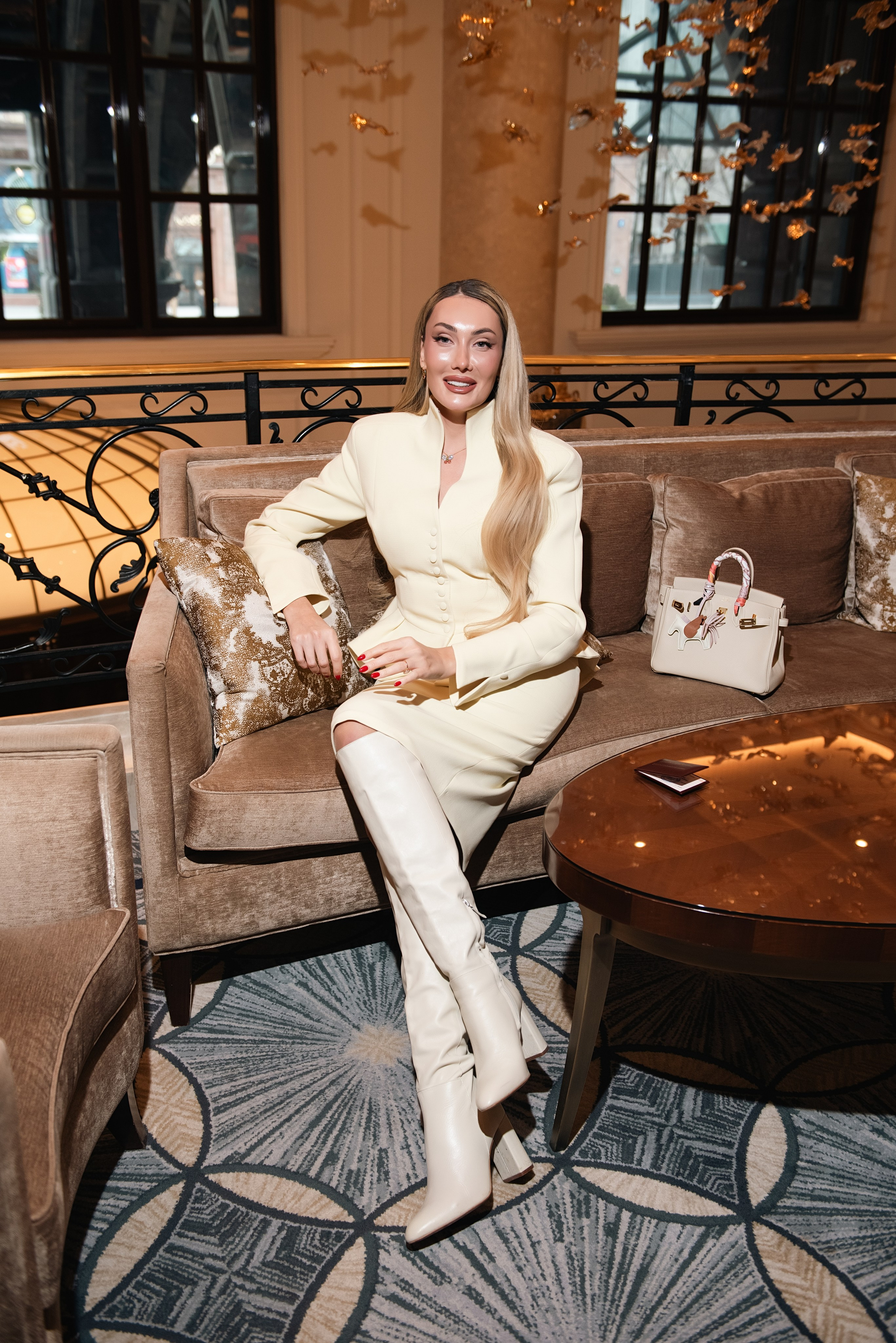 Блогеры, предприниматели. Фотограф, визажист. Москва