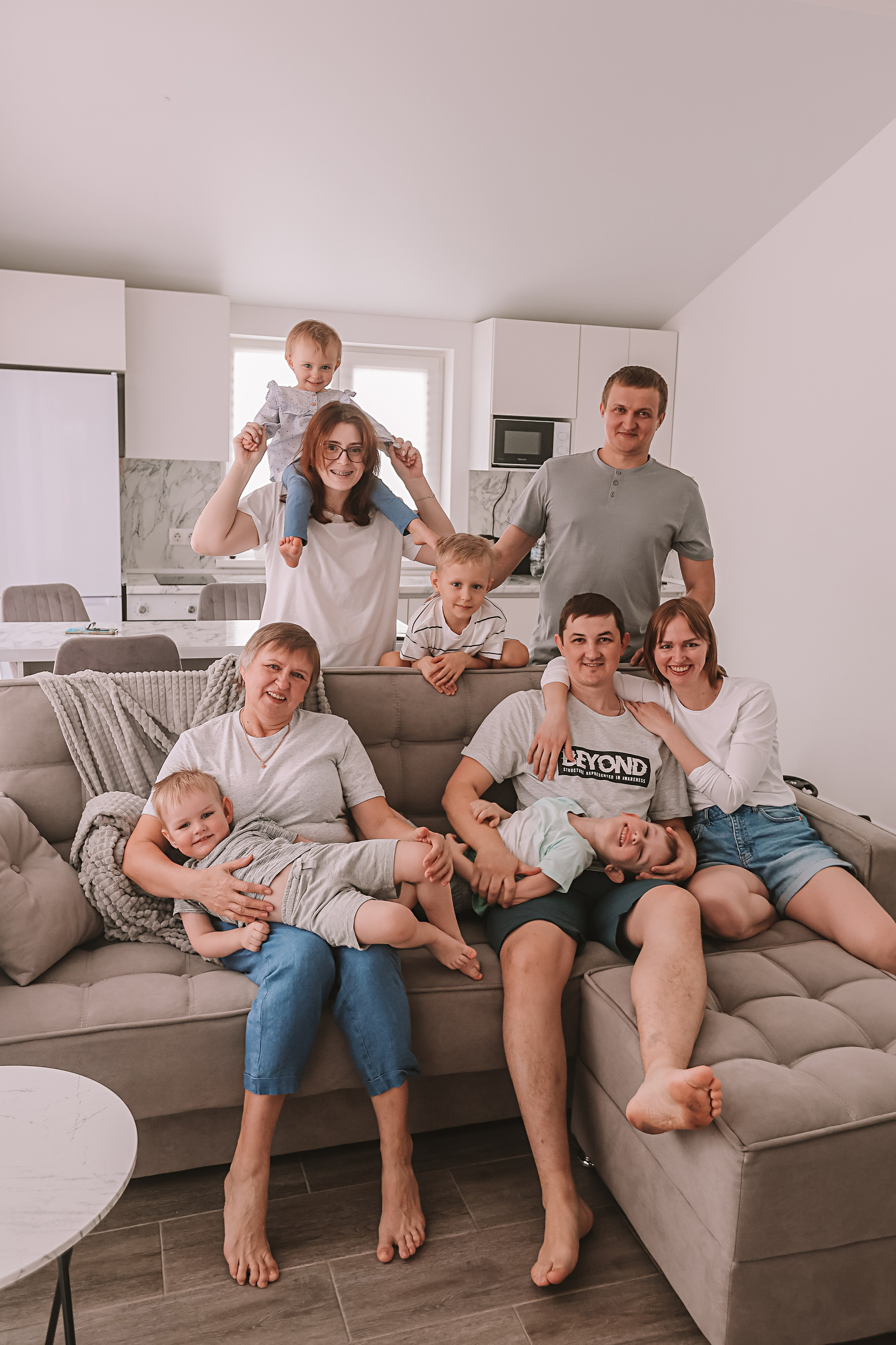 Семейная в домике (репортаж). Семейный фотограф Тюмень, фотограф на роды Салмина Мария