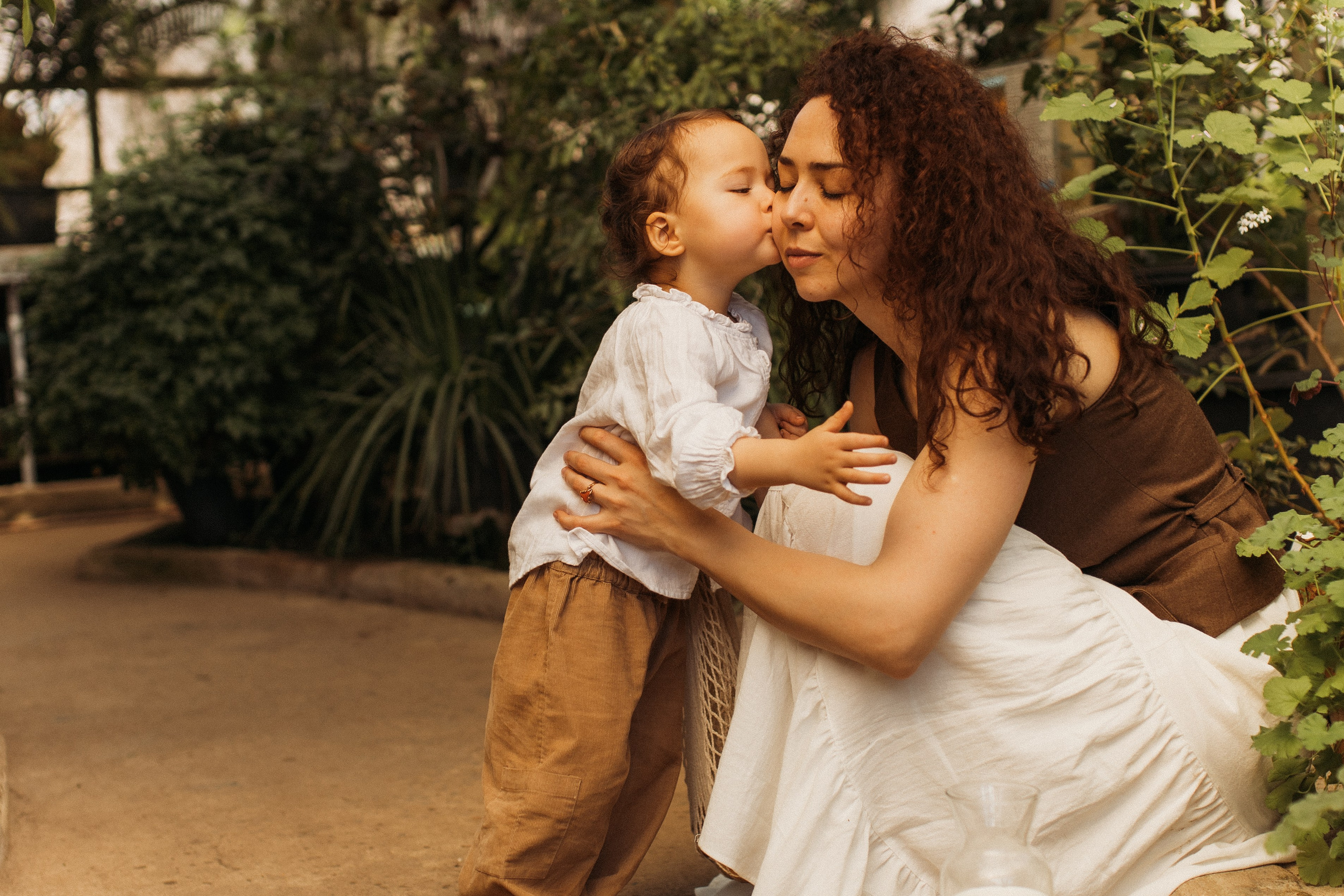 Зарина и София съемка в оранжерее. Семейный и свадебный фотограф в Москве и Зеленограде Марина Малярова