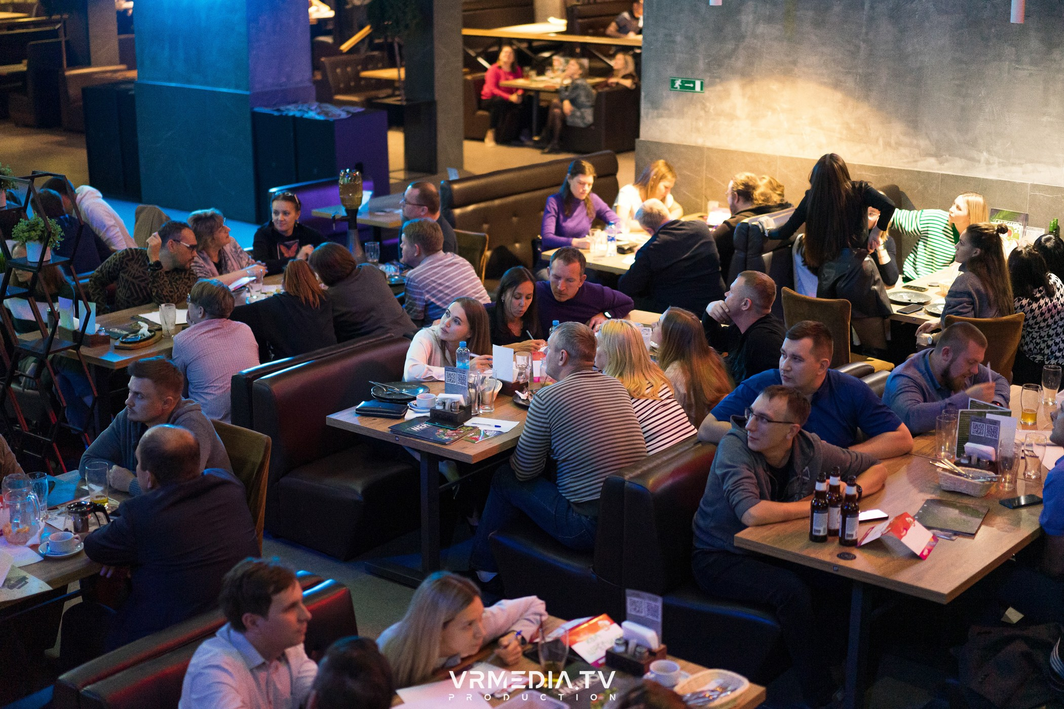 Эйнштейн Party в баре «Друзья»