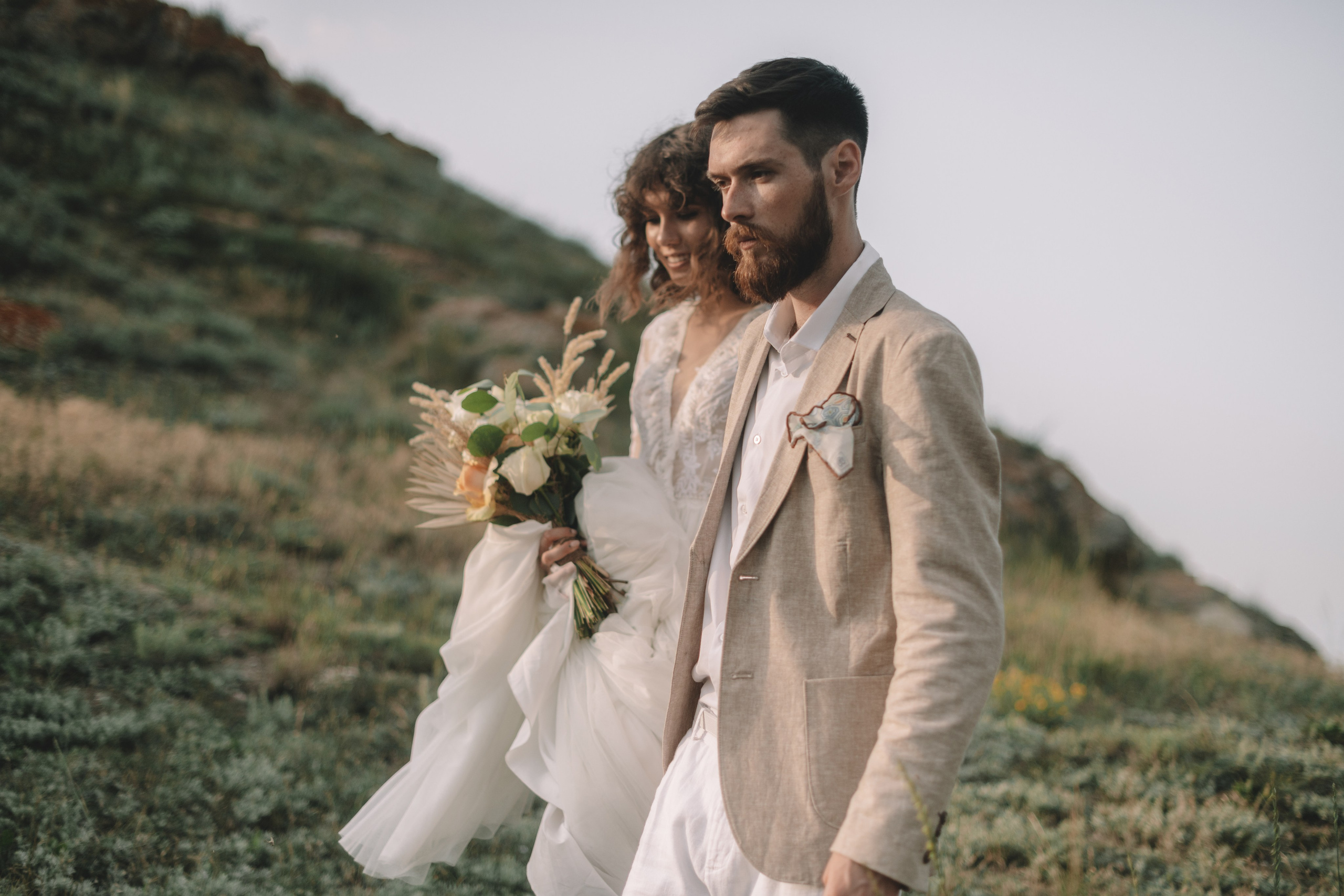 Свадебная фотосессия в Щелкино ,Бухта Космонавтов. Выездная церемония на берегу моря Крым. Свадебный и семейный фотограф и видеограф, Крым, Москва, Санкт -Петербург